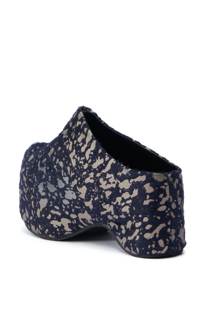 AZALEA WANG TEATREE BLACK CLOG - Image 6