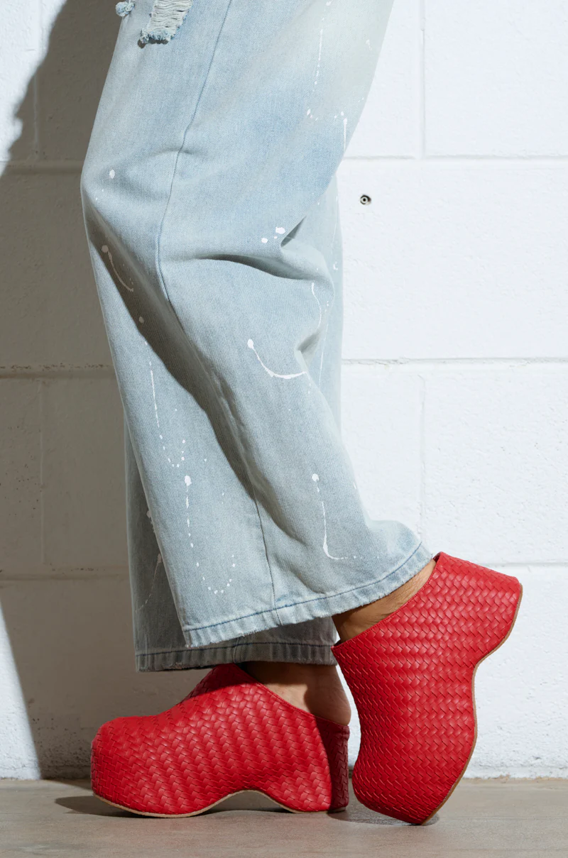 AZALEA WANG TEATREE RED CLOG - Image 2
