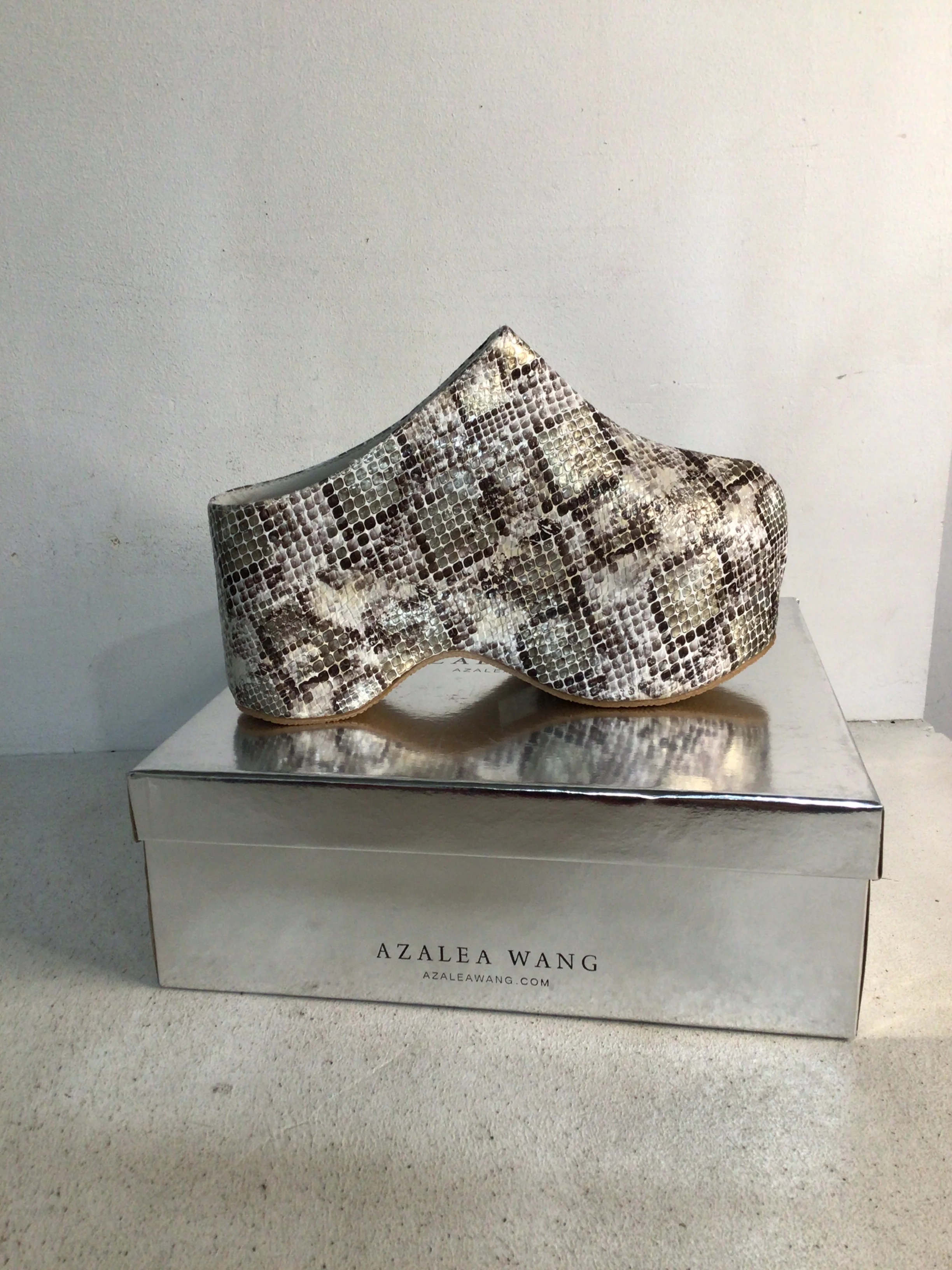 AZALEA WANG TEATREE SNAKE FLATFORM - Image 4