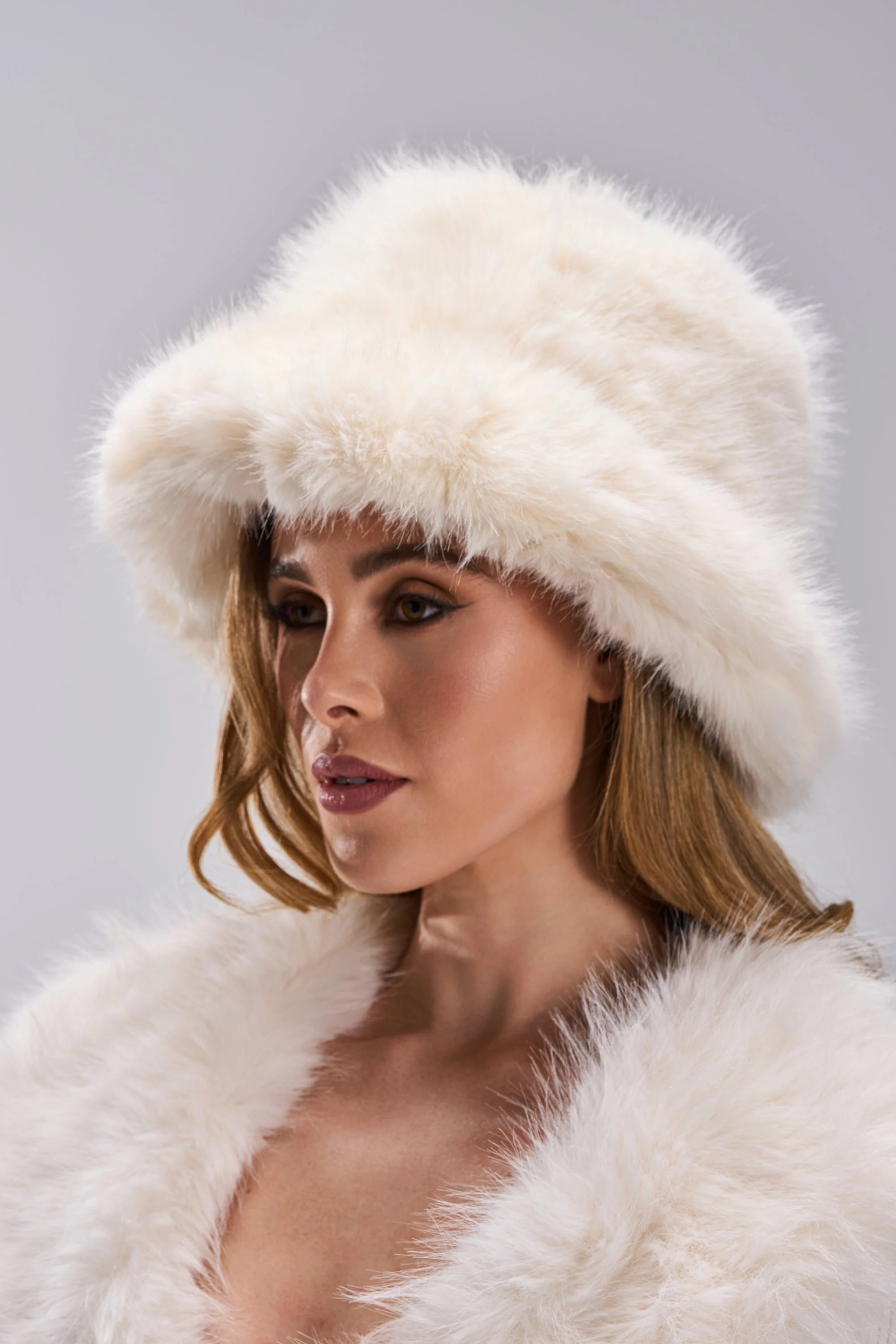BABY IT'S COLD OUTSIDE FAUX FUR BUCKET HAT IN IVORY