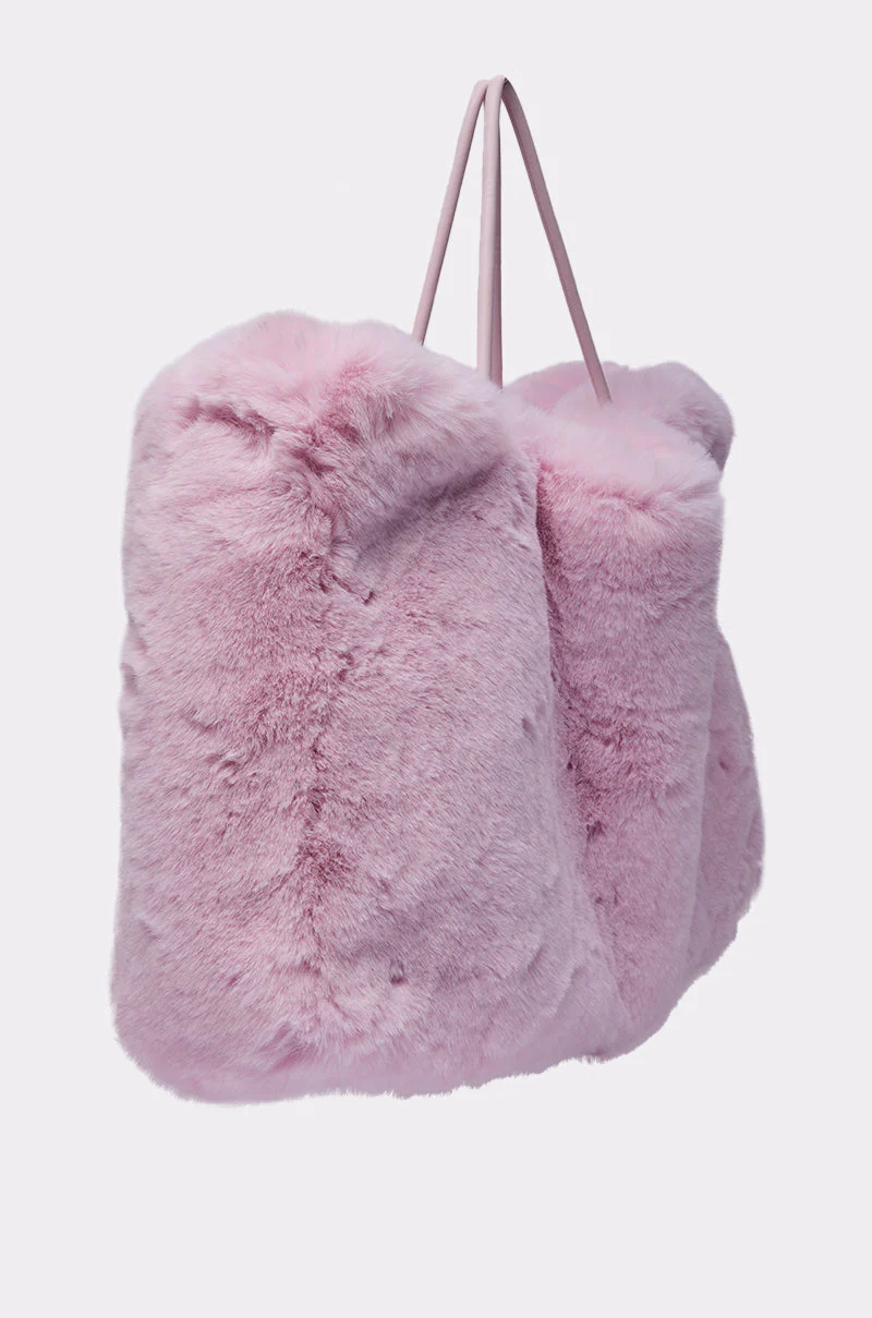 BB GURLLLL FAUX FUR TOTE - Image 6