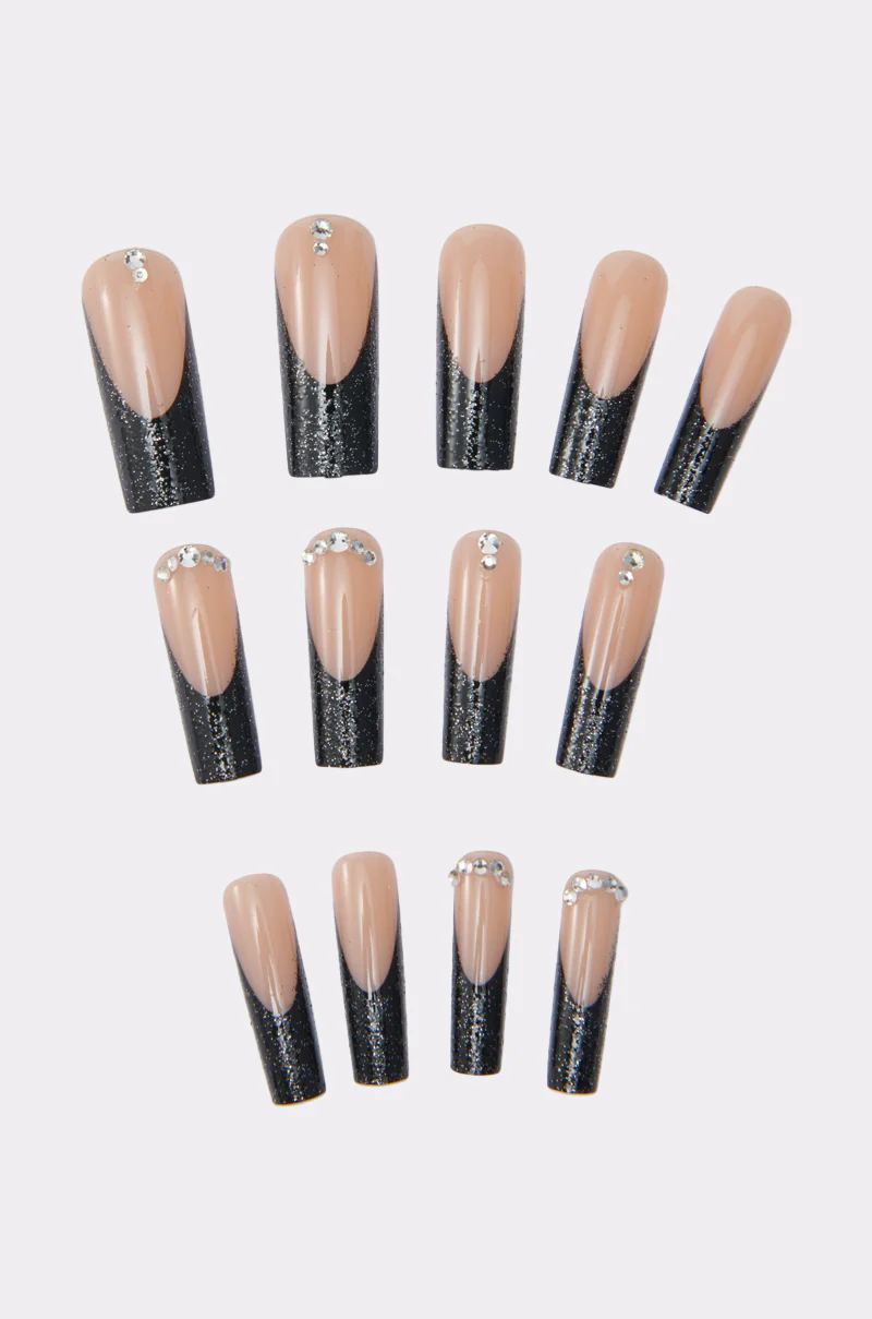 BLACK CAT FALSE NAILS