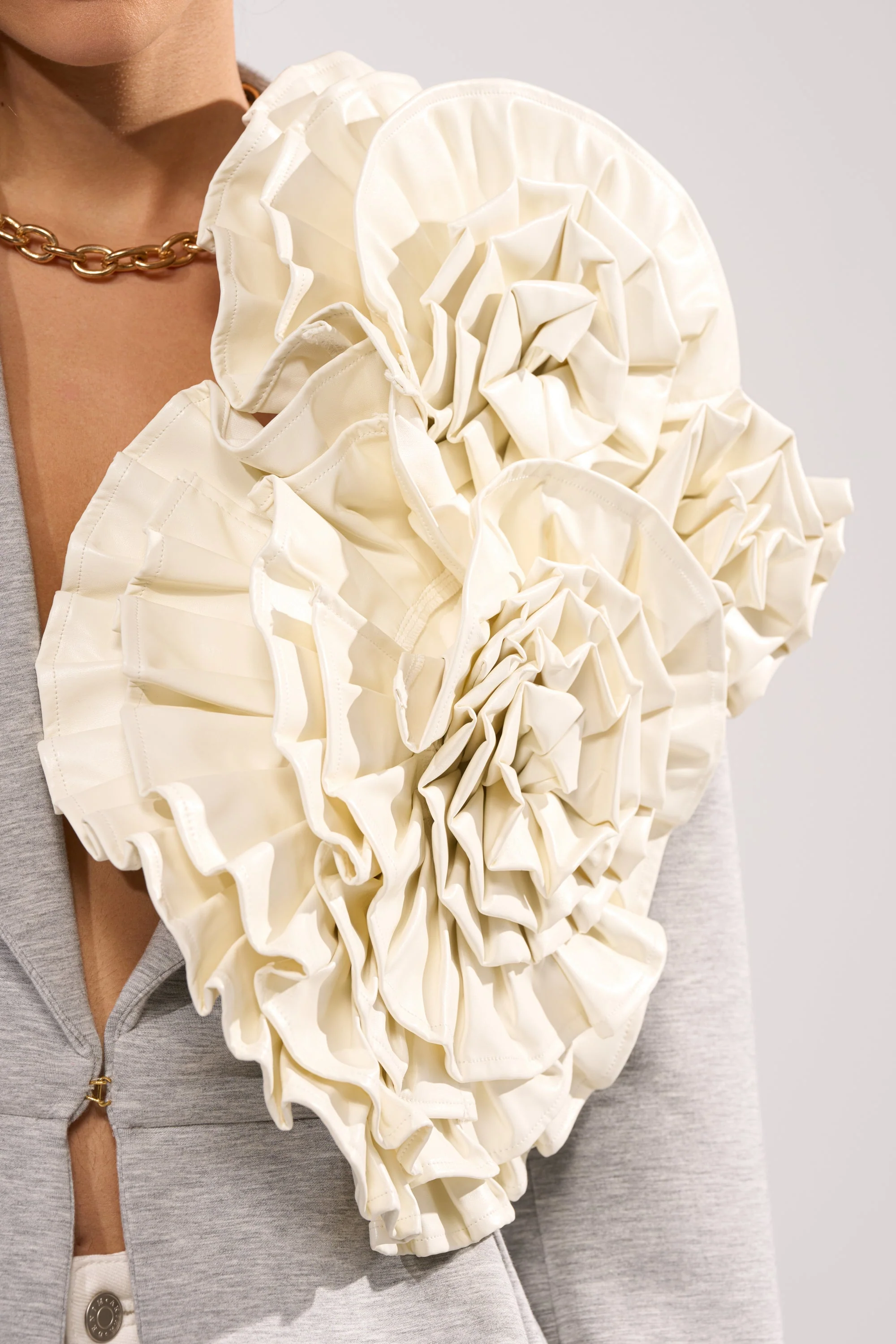 BLOOMING PU OVERSIZED BROOCH - Image 3