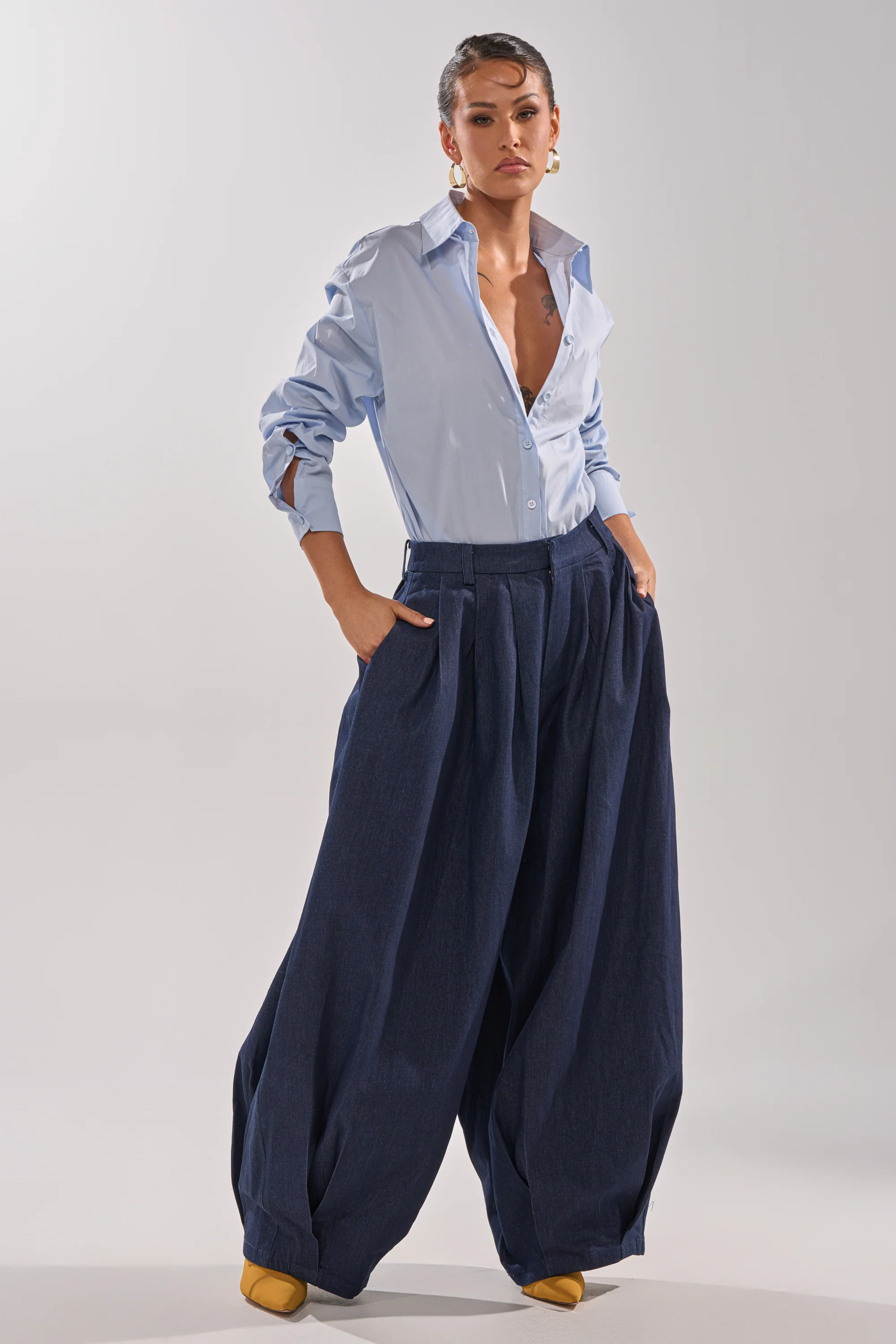 BUSINESS IN THE FRONT TROUSER - Image 12