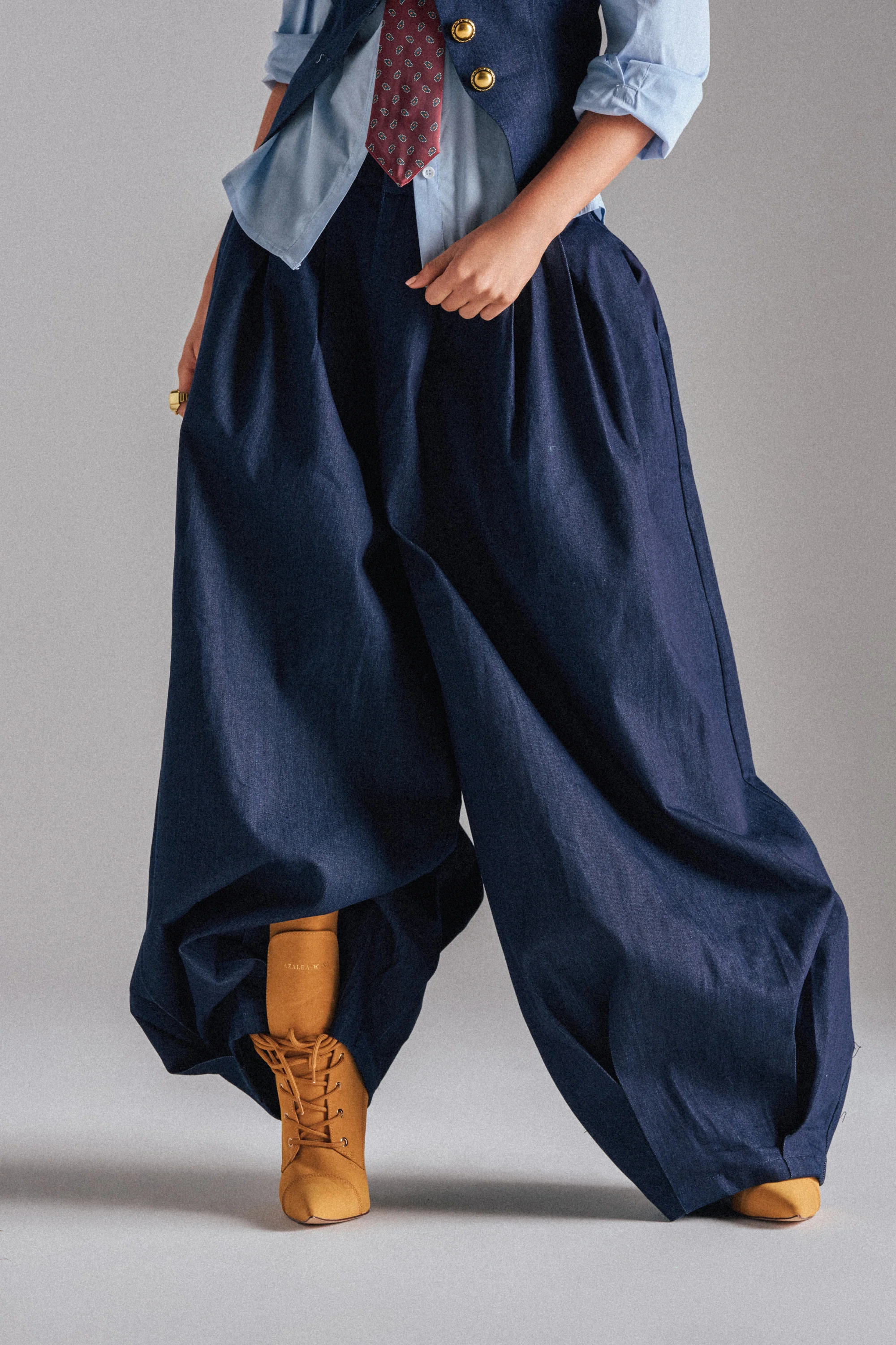 BUSINESS IN THE FRONT TROUSER - Image 2