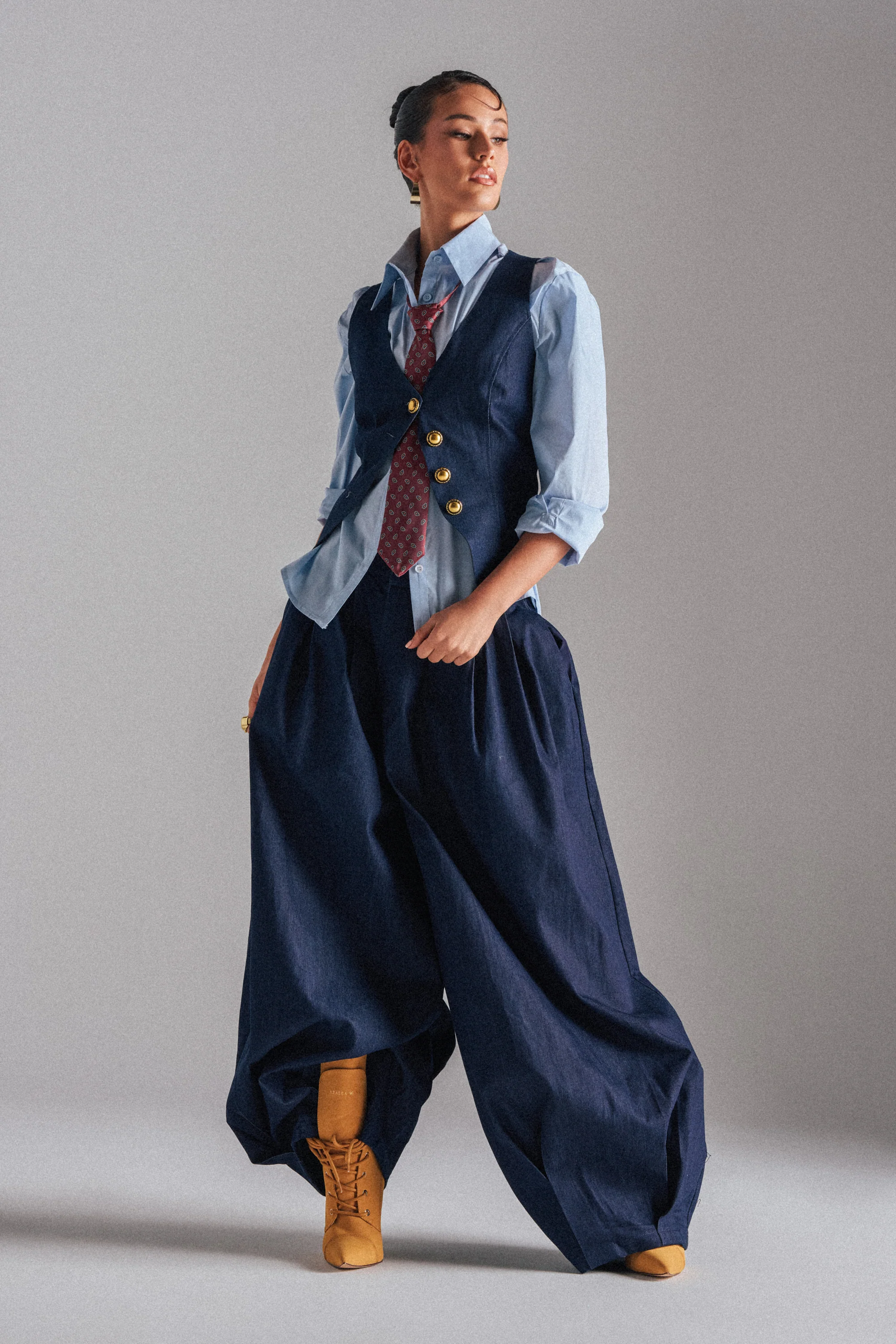 BUSINESS IN THE FRONT TROUSER - Image 3