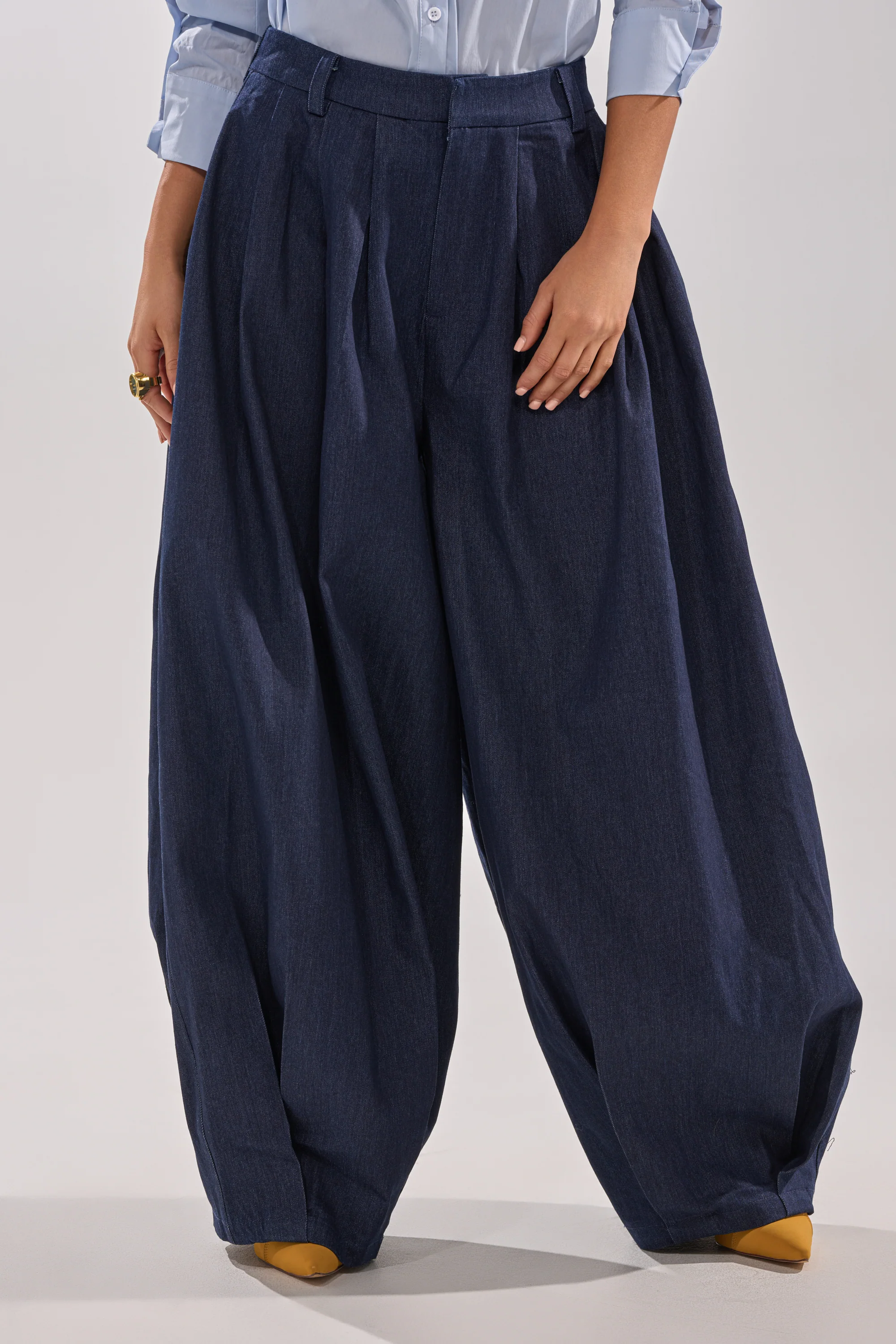 BUSINESS IN THE FRONT TROUSER - Image 6