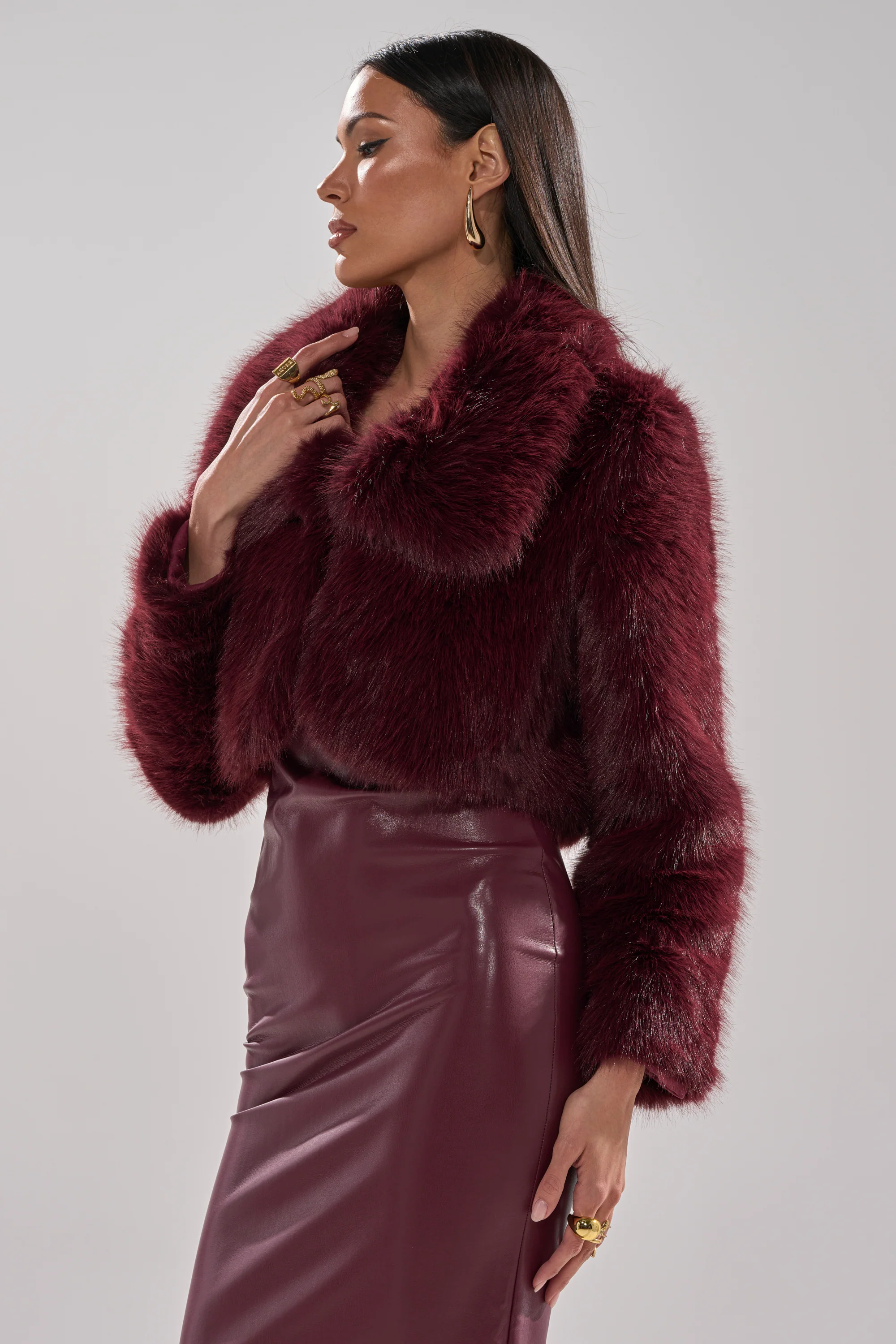 CADENCE FAUX FUR IN BURGUNDY - Image 4