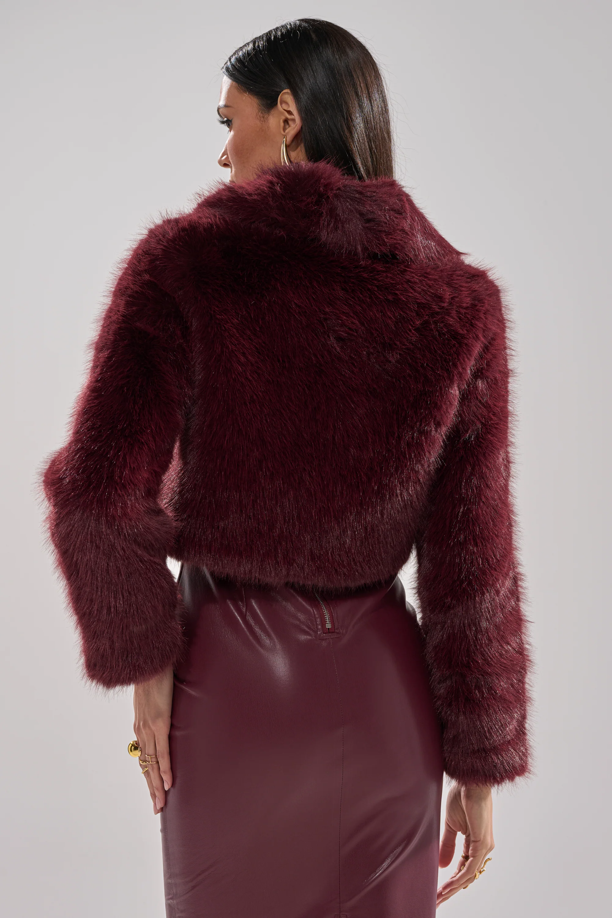 CADENCE FAUX FUR IN BURGUNDY - Image 5