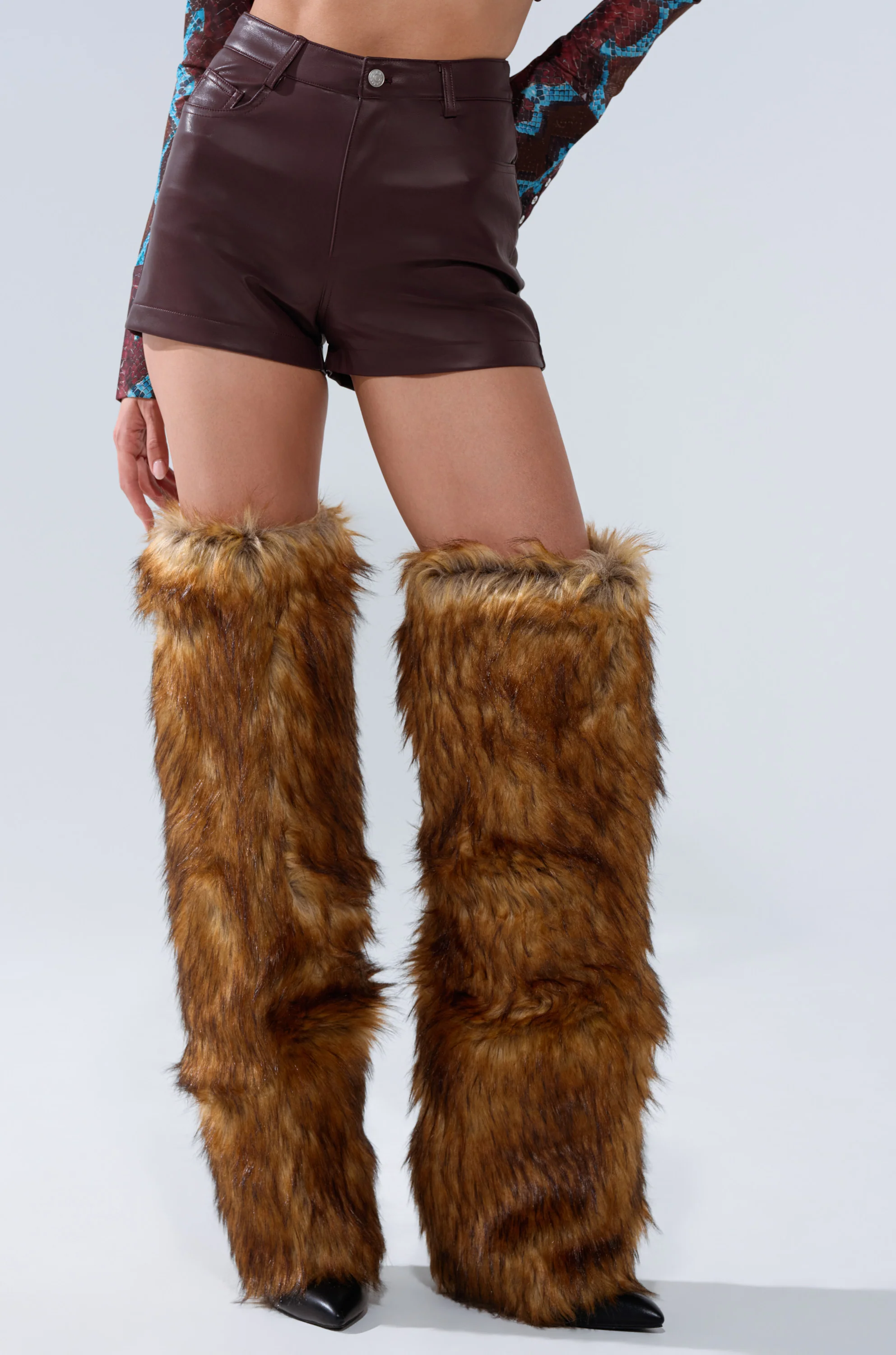 CALLIE FAUX LEATHER SHORT IN BURGUNDY - Image 5