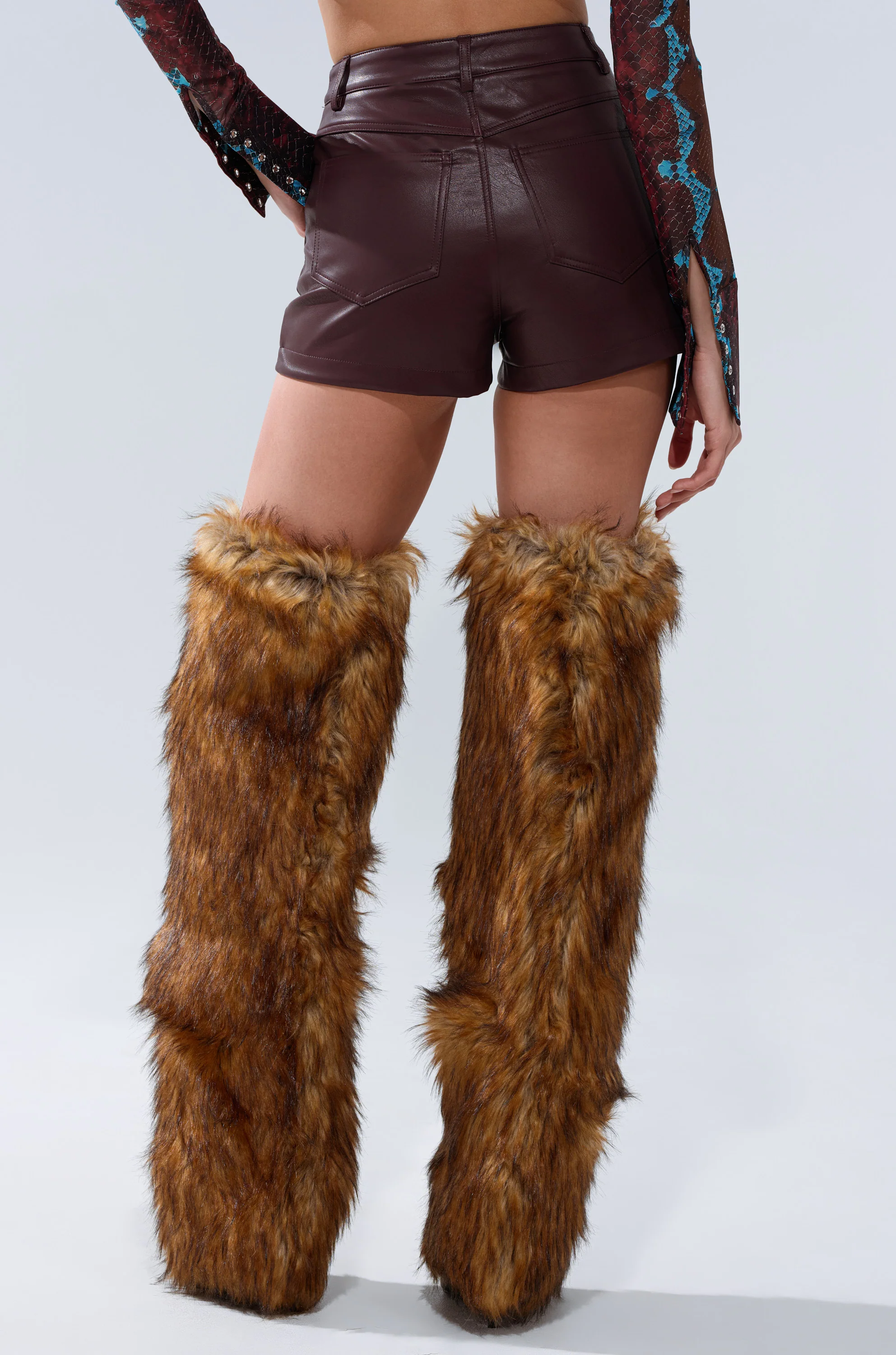 CALLIE FAUX LEATHER SHORT IN BURGUNDY - Image 7