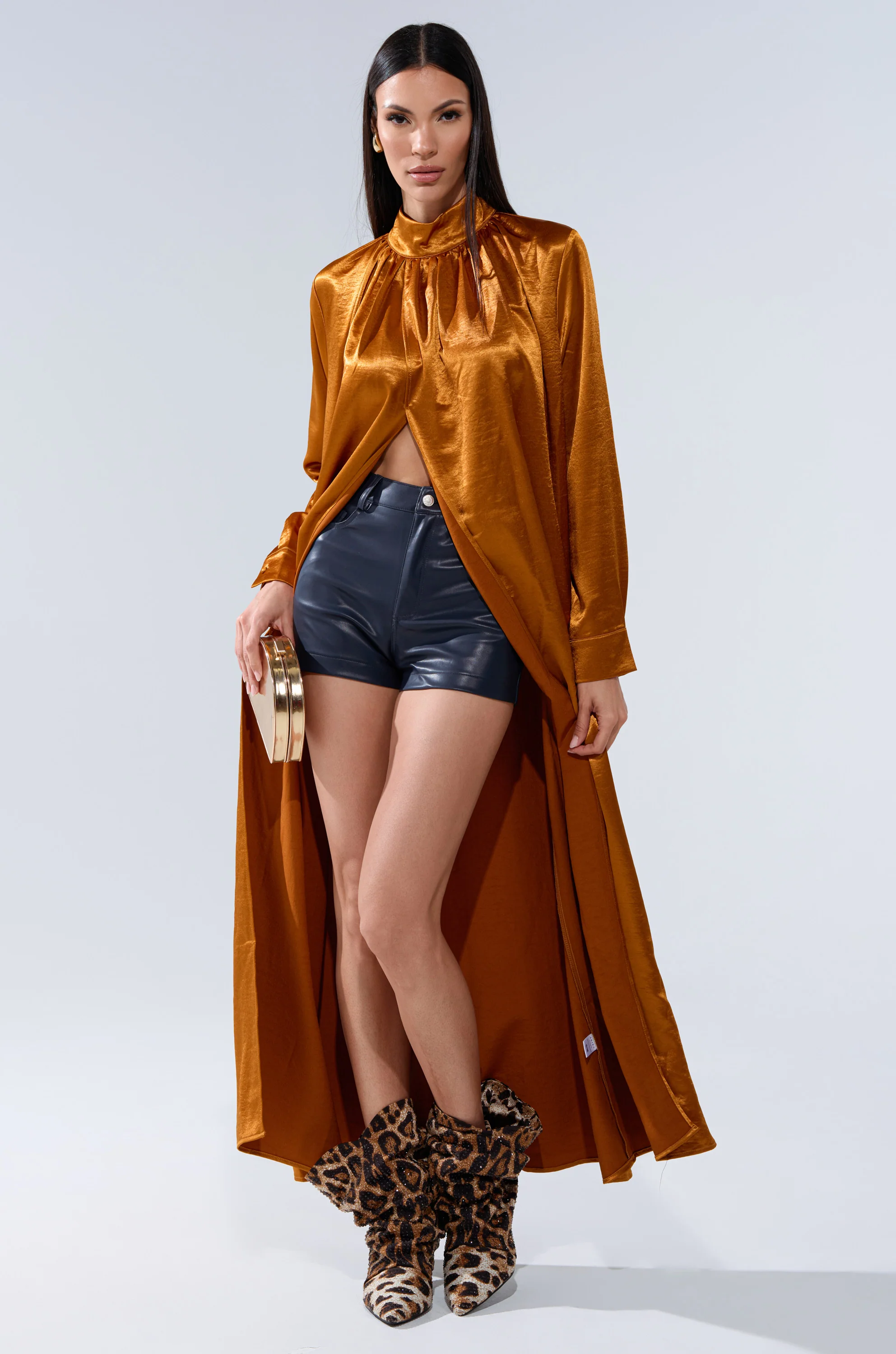 CALLIE FAUX LEATHER SHORT IN NAVY - Image 7