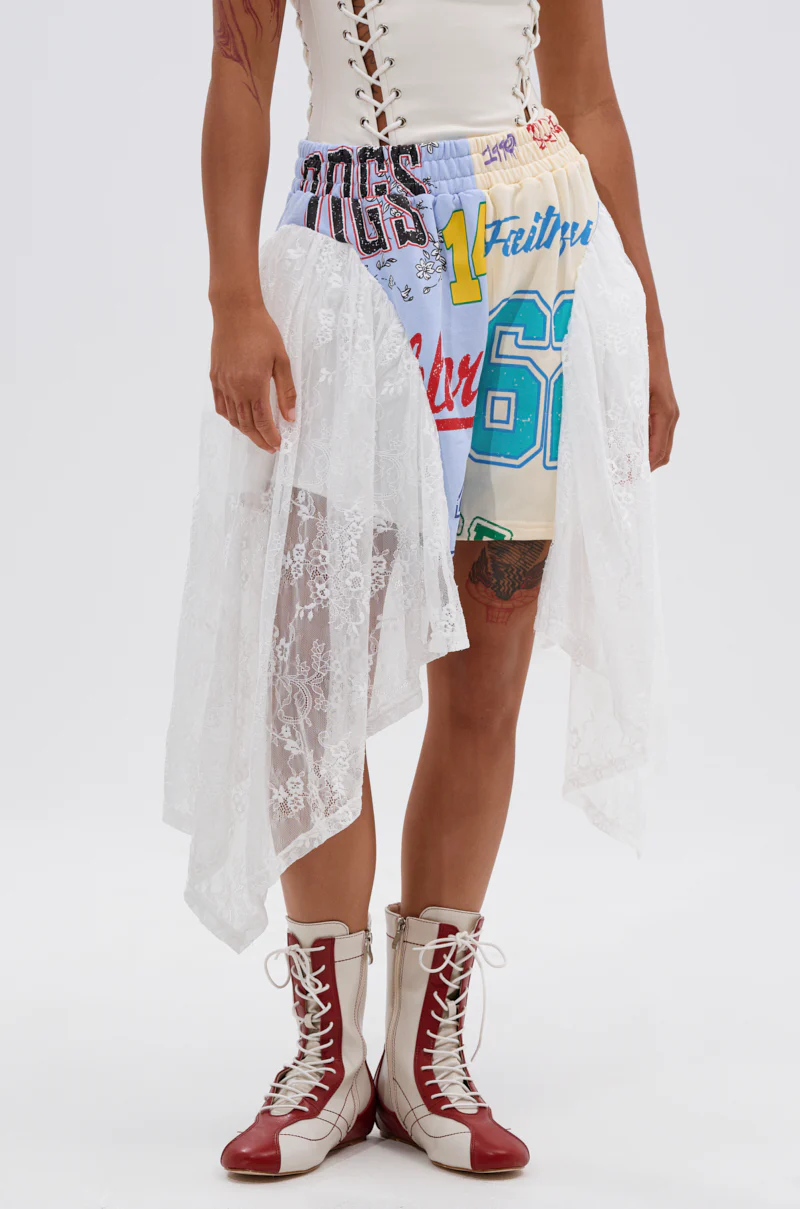 CARLY LACE GRAPHIC SHORT - Image 3