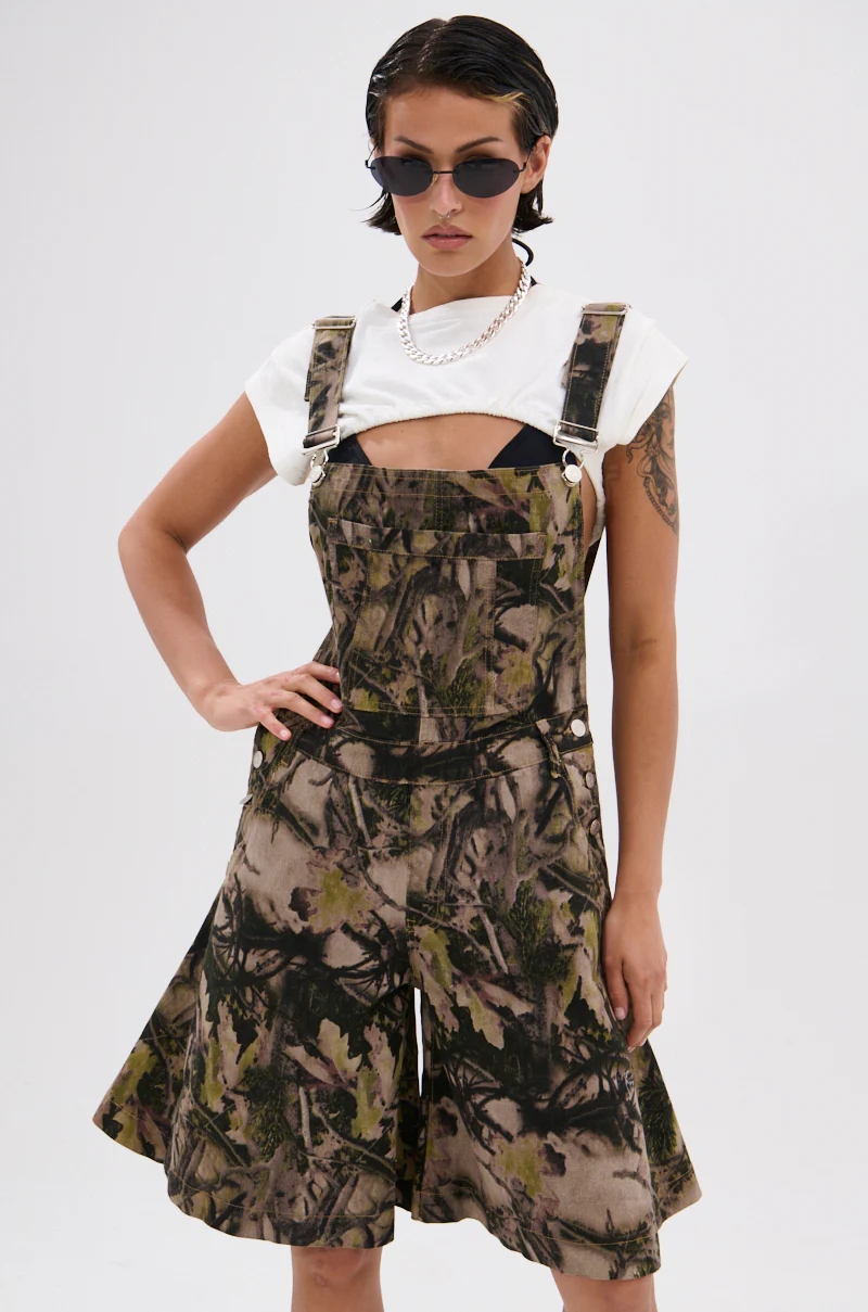 CARMINE CAMO OVERSIZED OVERALL SHORTS - Image 3