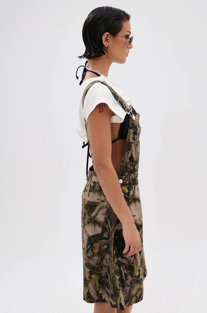 CARMINE CAMO OVERSIZED OVERALL SHORTS - Image 4