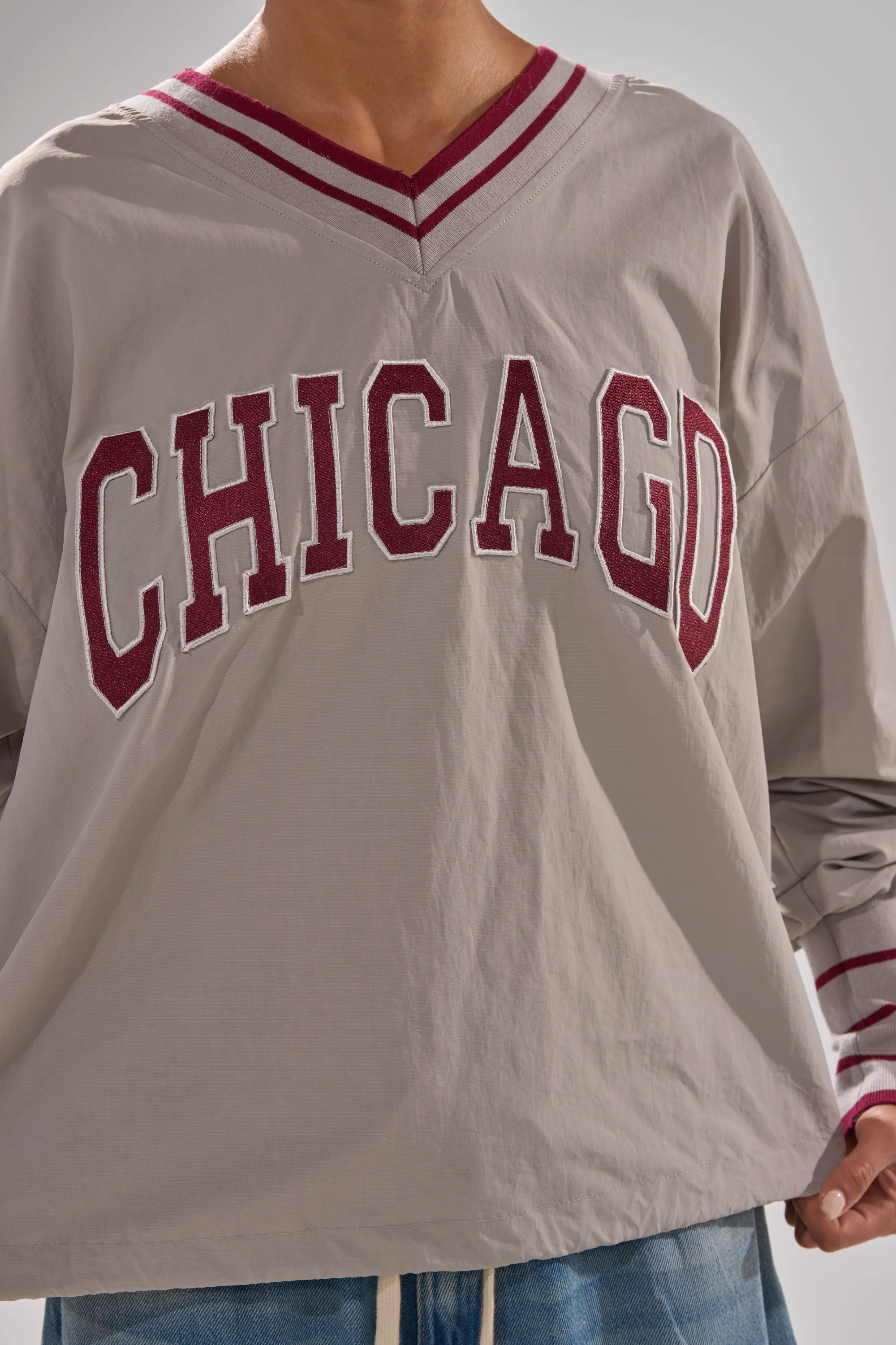 CHICAGO V-NECK SWEATSHIRT - Image 11