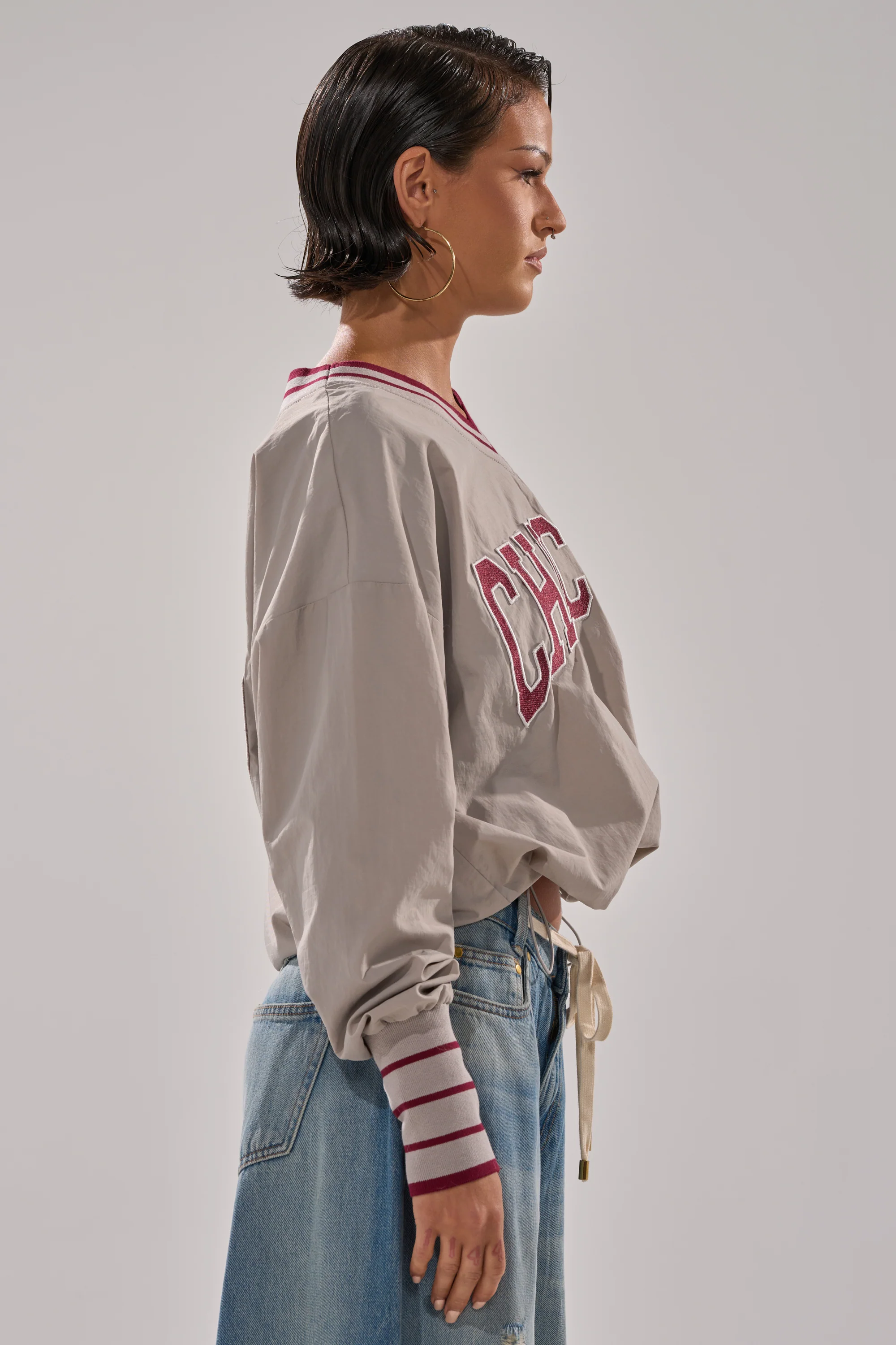 CHICAGO V-NECK SWEATSHIRT - Image 5