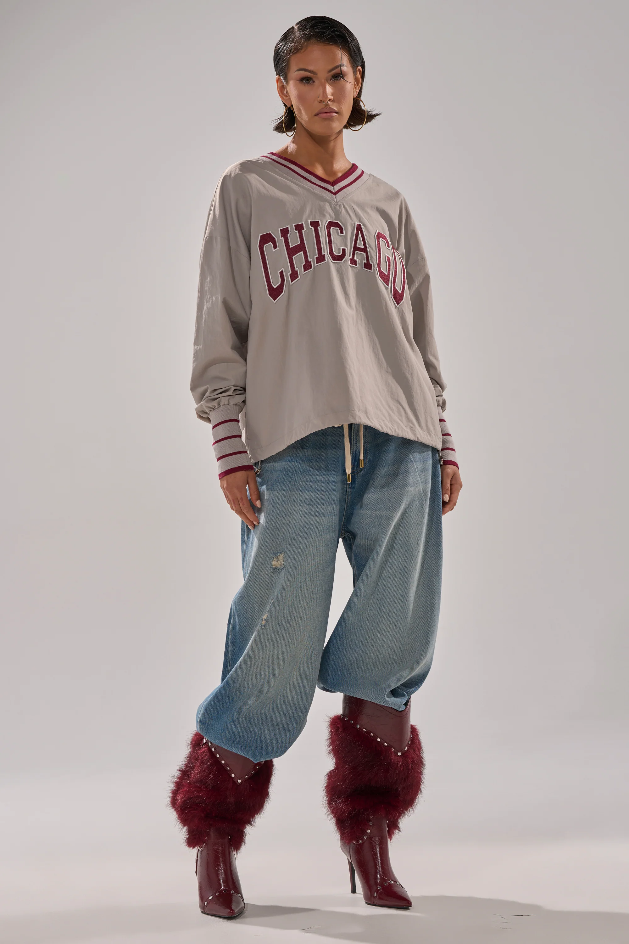CHICAGO V-NECK SWEATSHIRT - Image 7