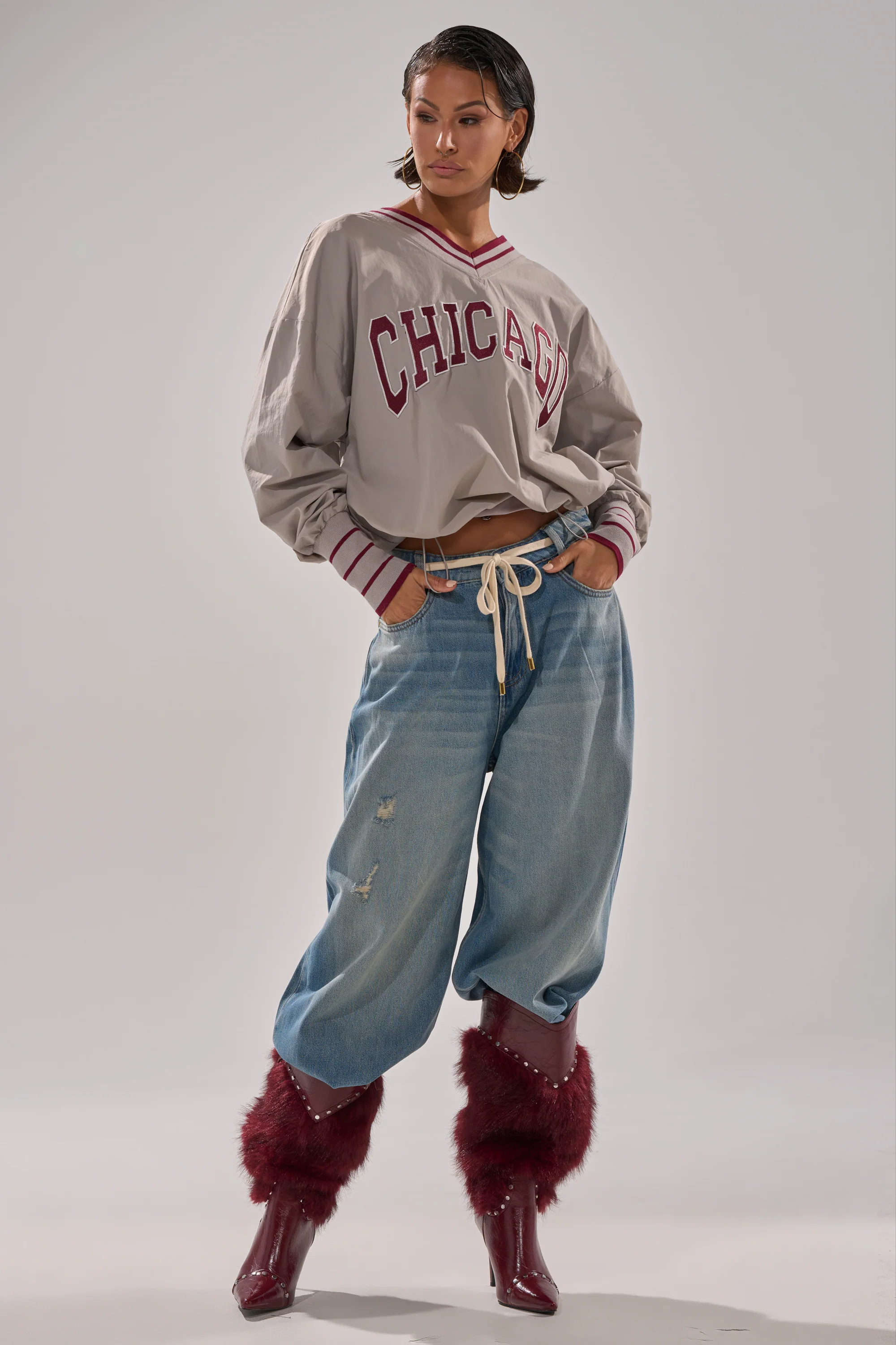CHICAGO V-NECK SWEATSHIRT - Image 9