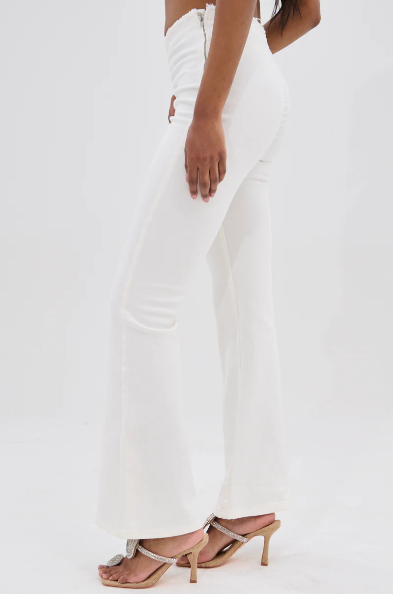 CINCHED UP DENIM PANT IN WHITE - Image 3