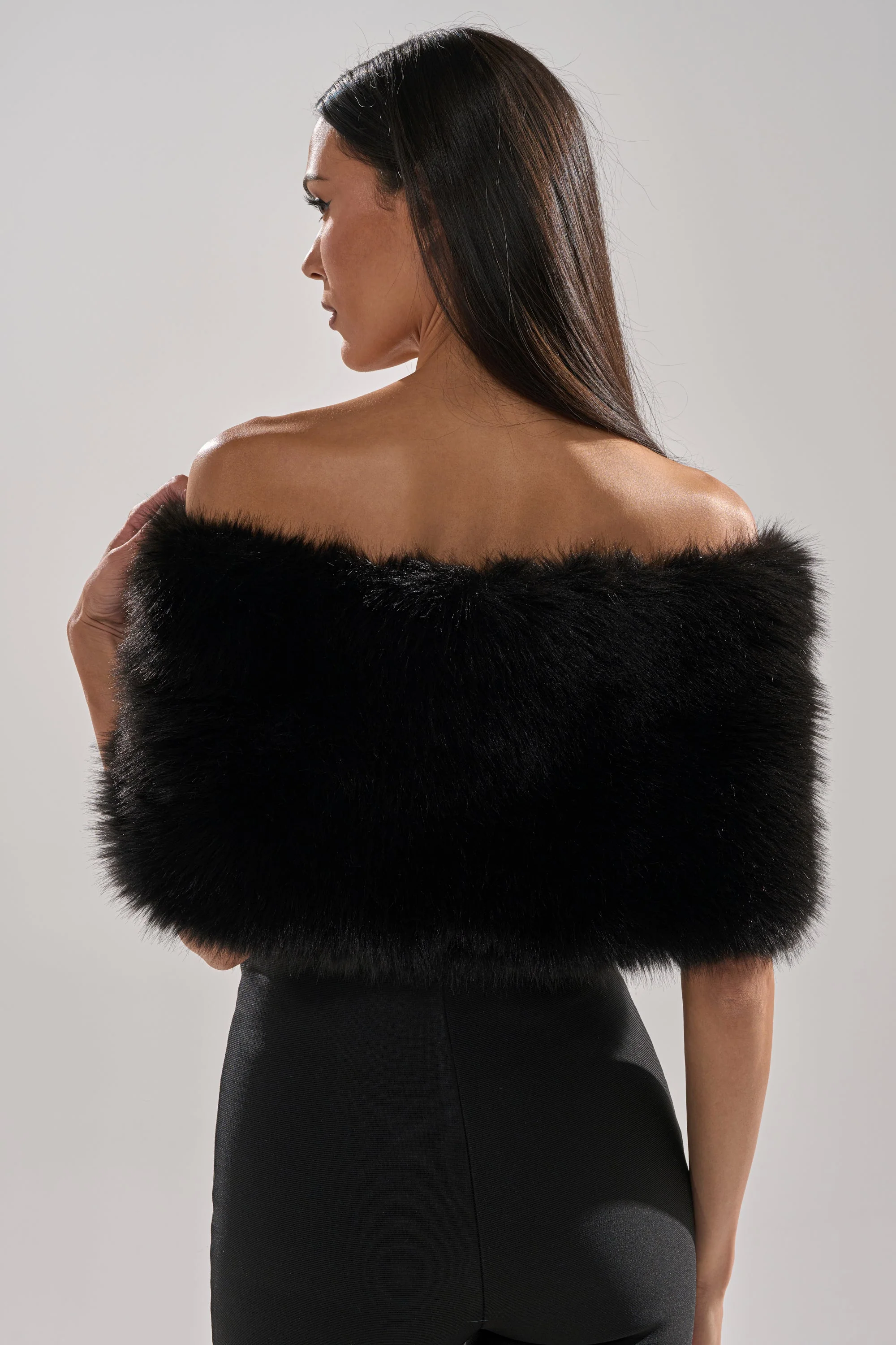 CLASSIC FAUX FUR SHAWL - Image 4