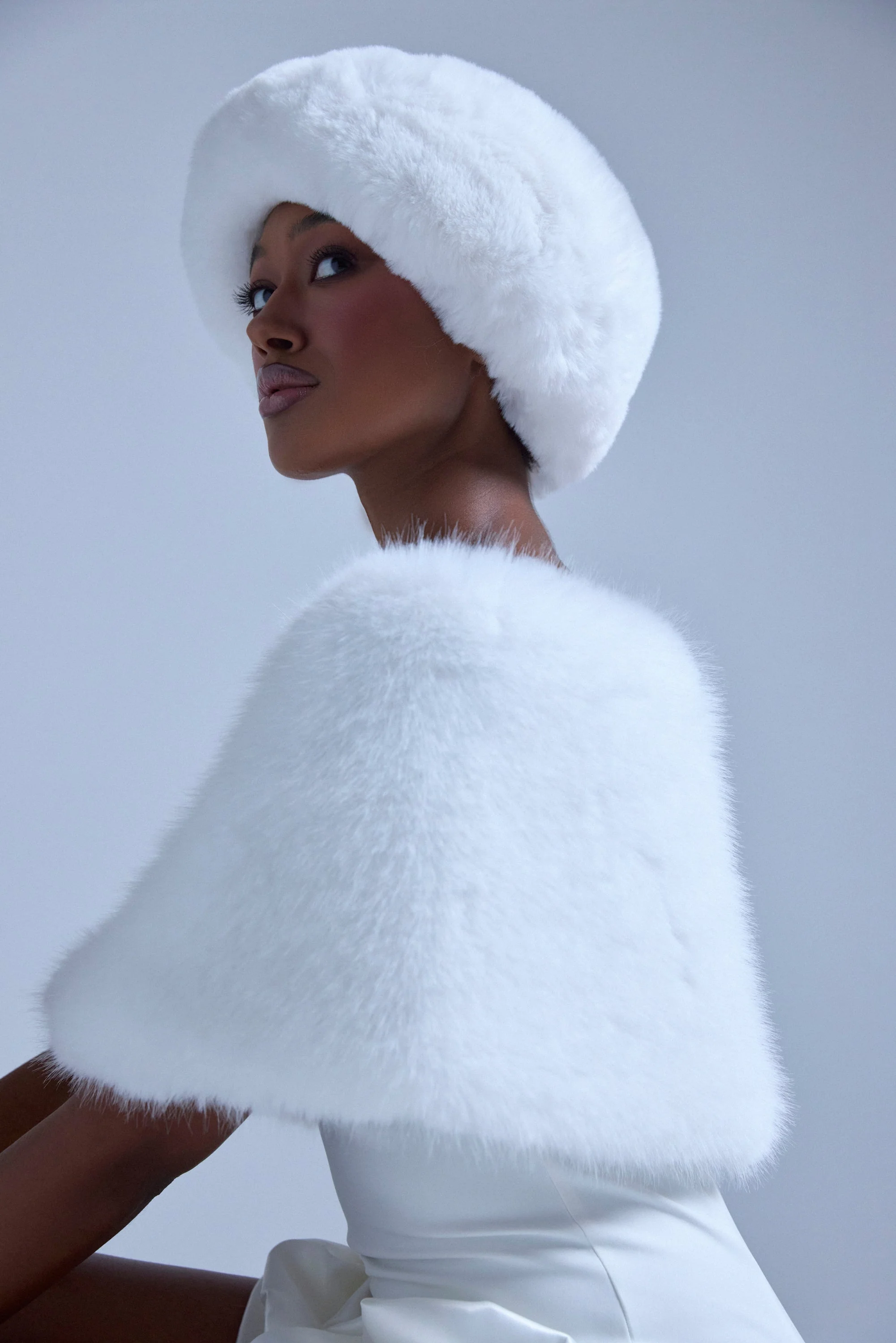 CLASSIC FAUX FUR SHAWL - Image 3