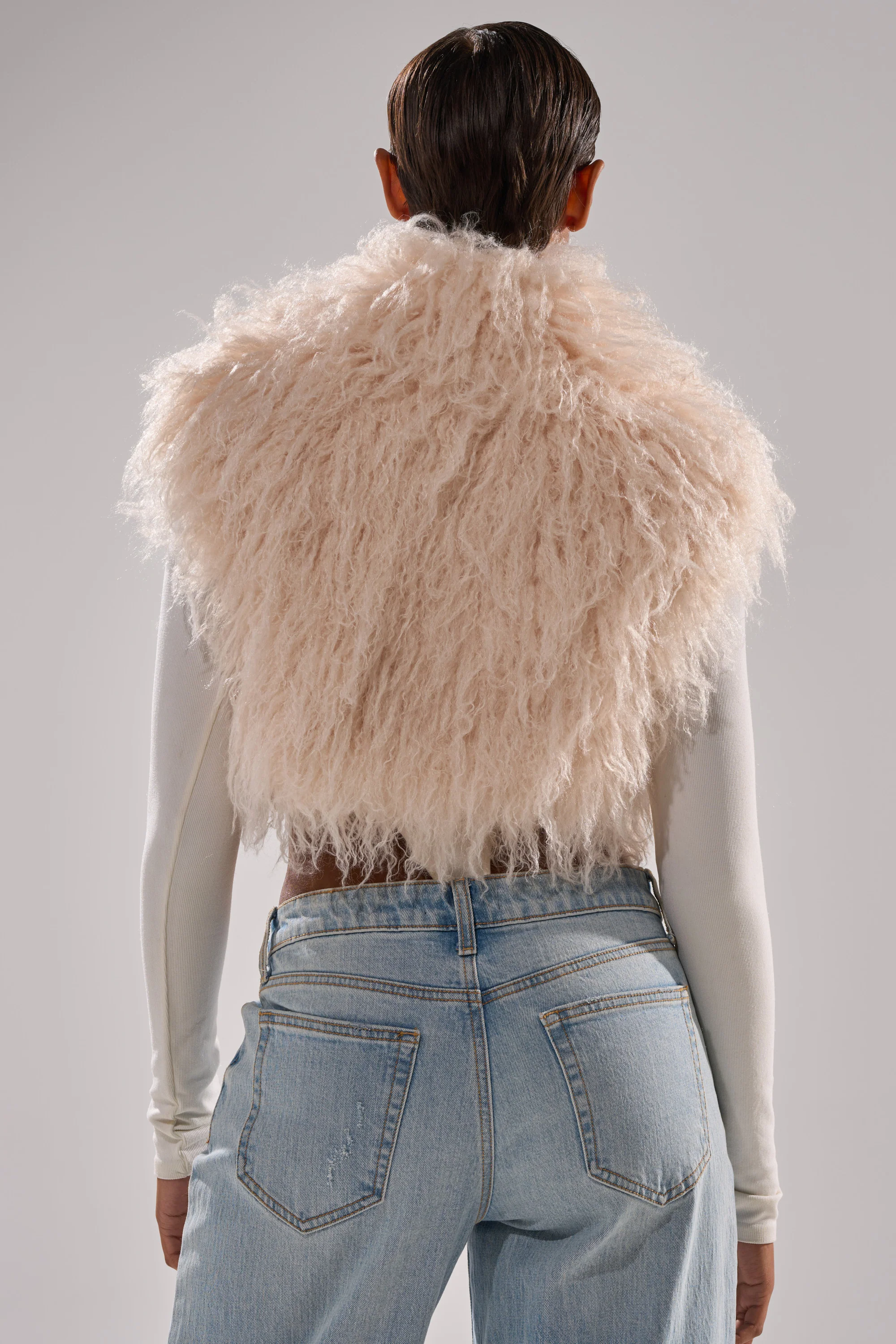 COCO CROPPED FUR VEST IN BEIGE - Image 5