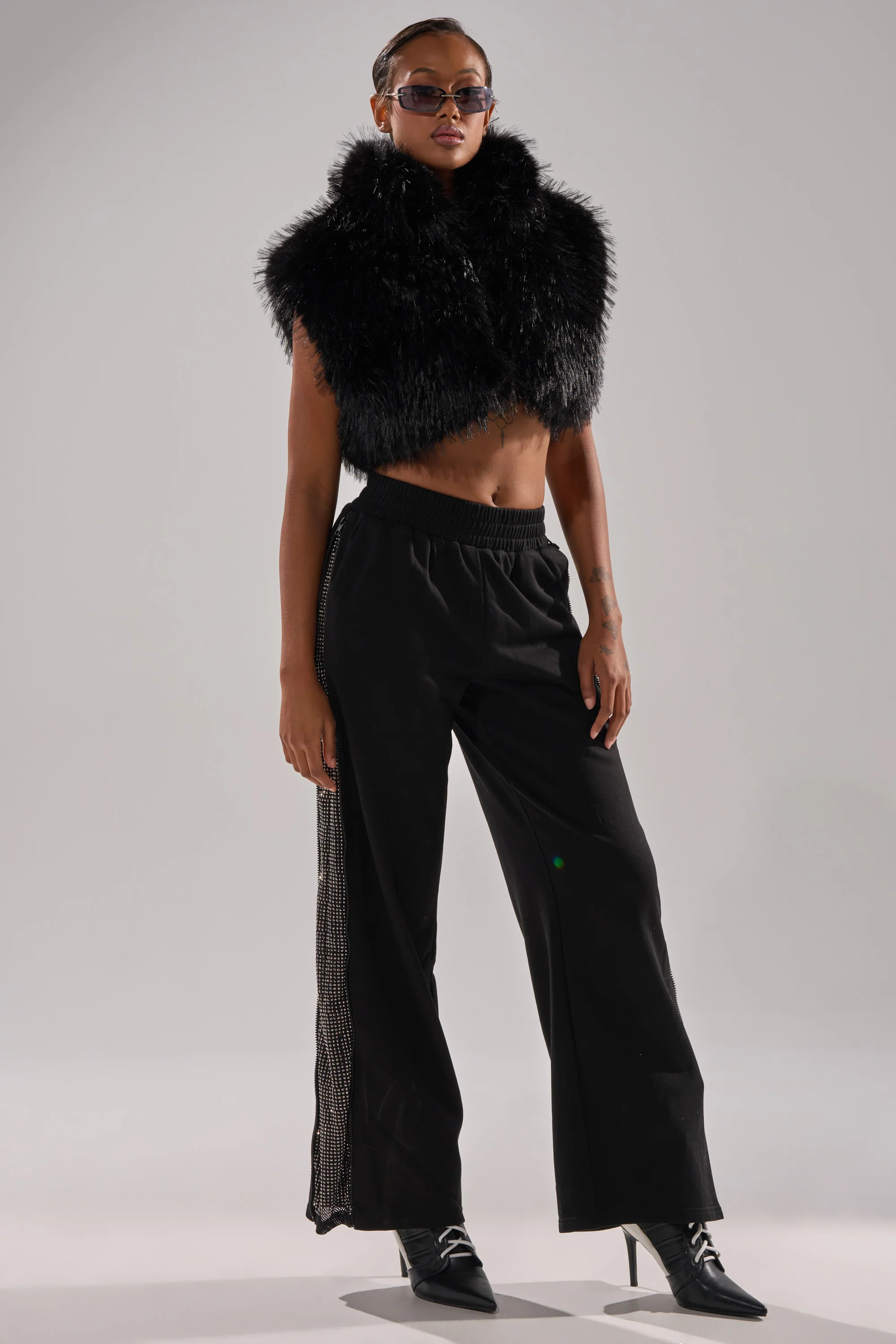 COCO CROPPED FUR VEST IN BLACK - Image 7