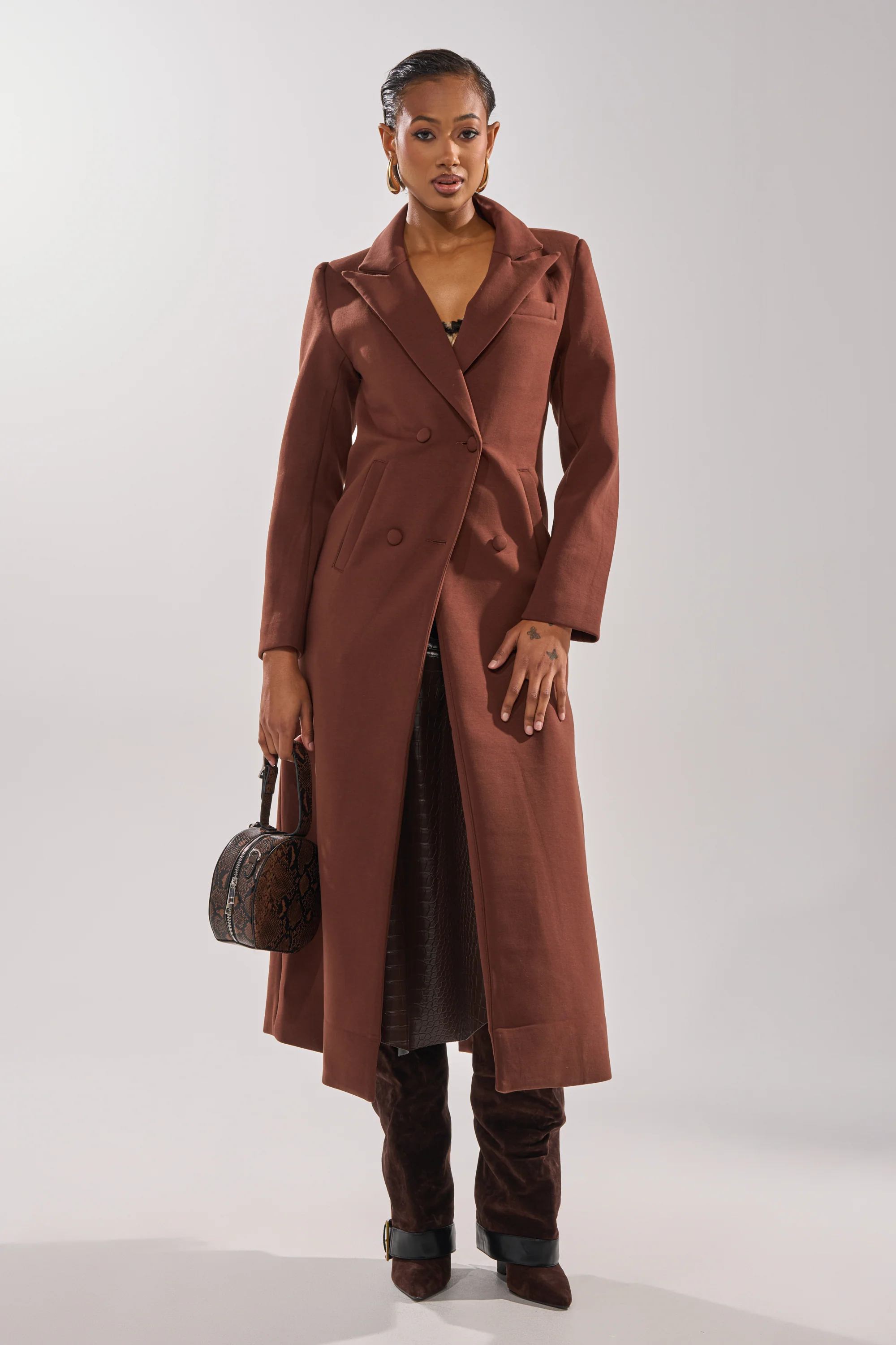 COCOA BUTTER SCUBA TRENCH IN BROWN - Image 3