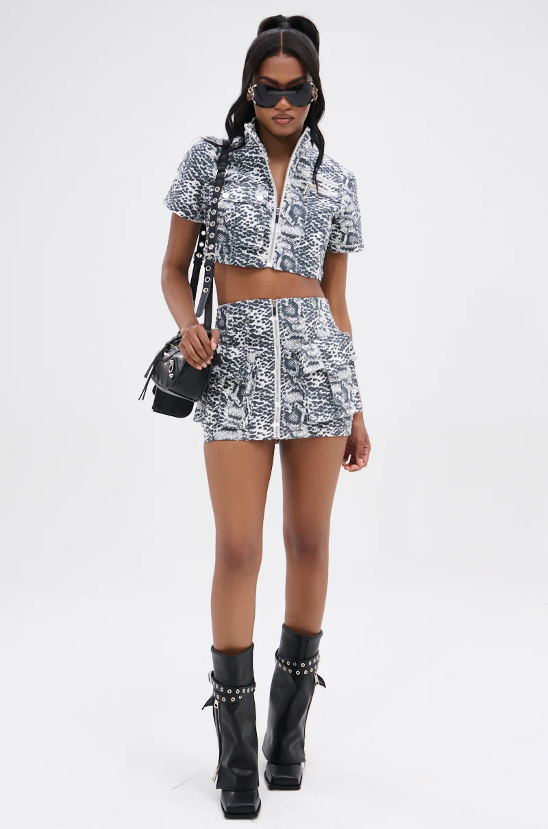 COLD BLOODED CROPPED SHORT SLEEVE TOP - Image 10