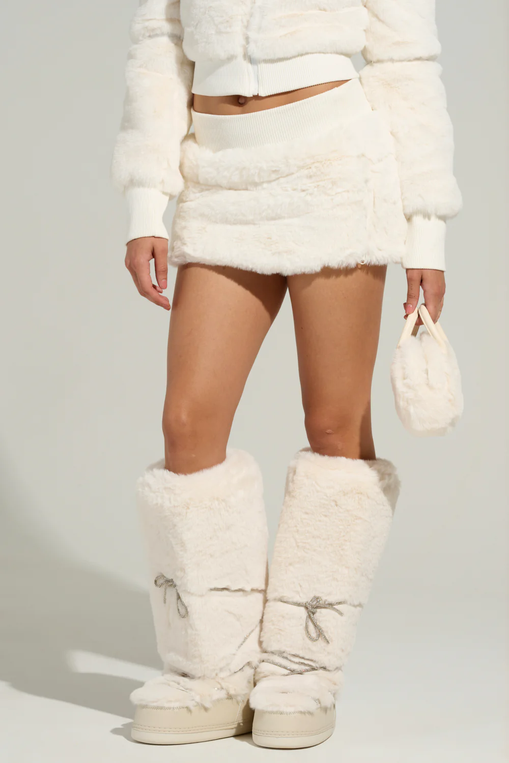COLDEST WINTER FUR MINI SKIRT IN WHITE - Image 3