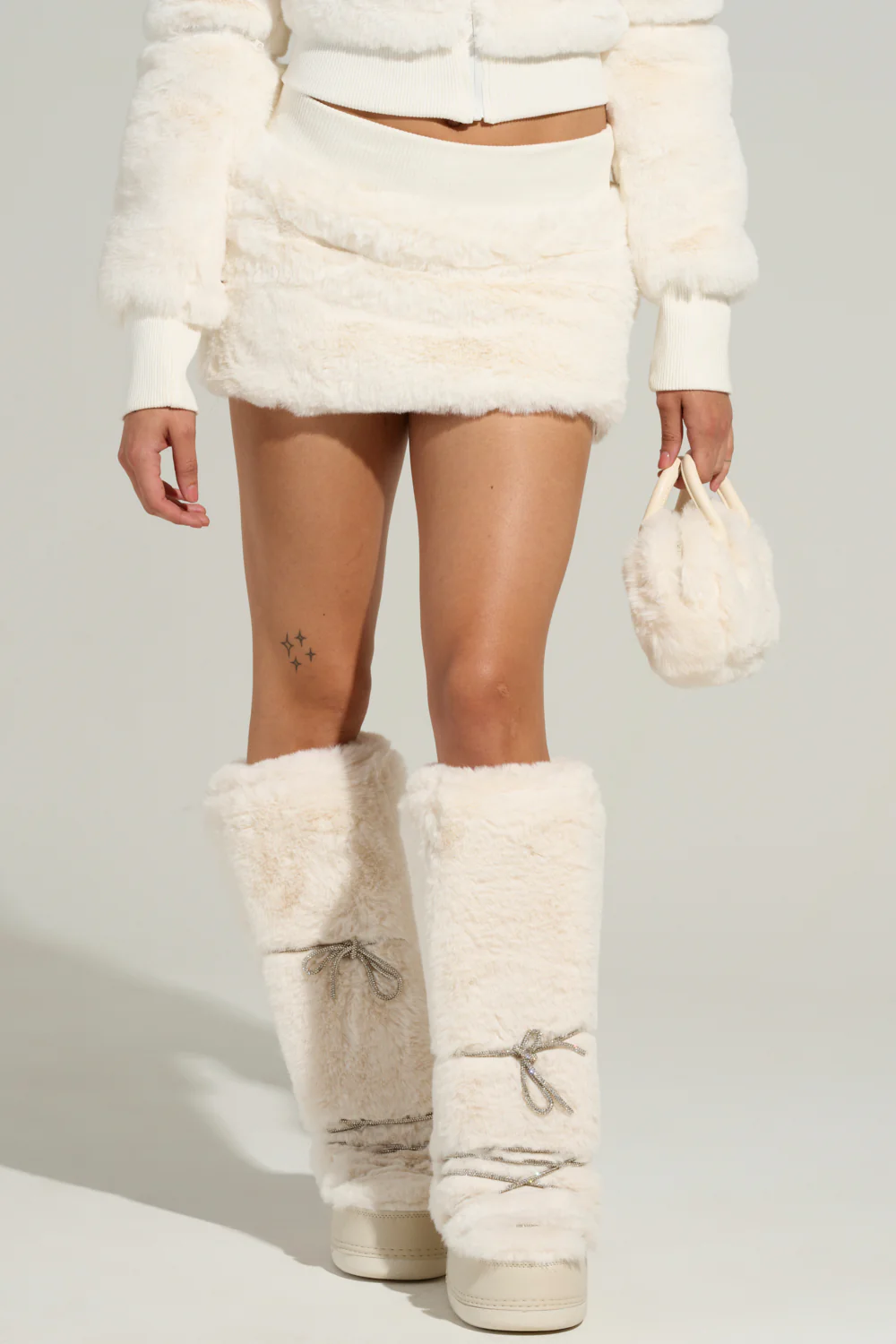 COLDEST WINTER FUR MINI SKIRT IN WHITE - Image 4