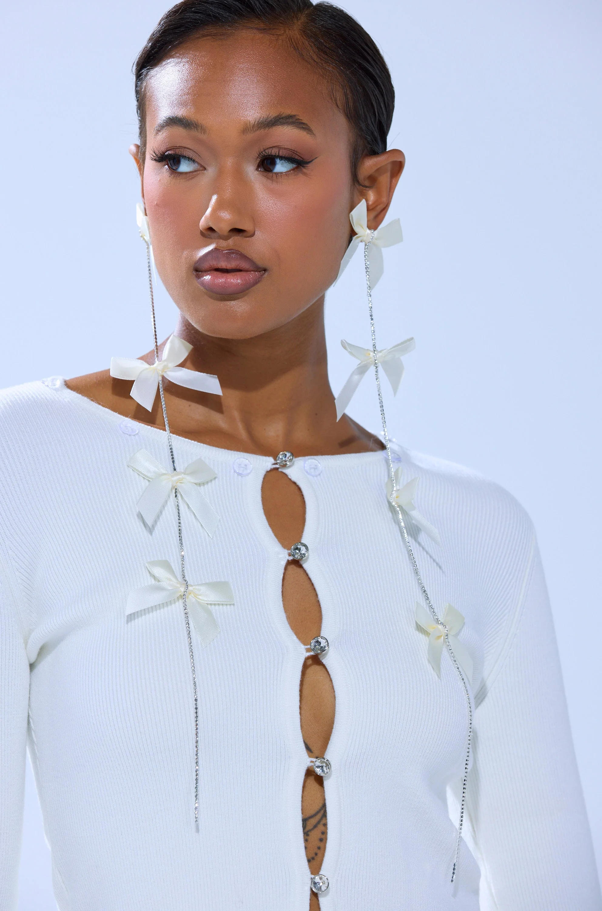 COQUETTE DREAMING EARRINGS - Image 2