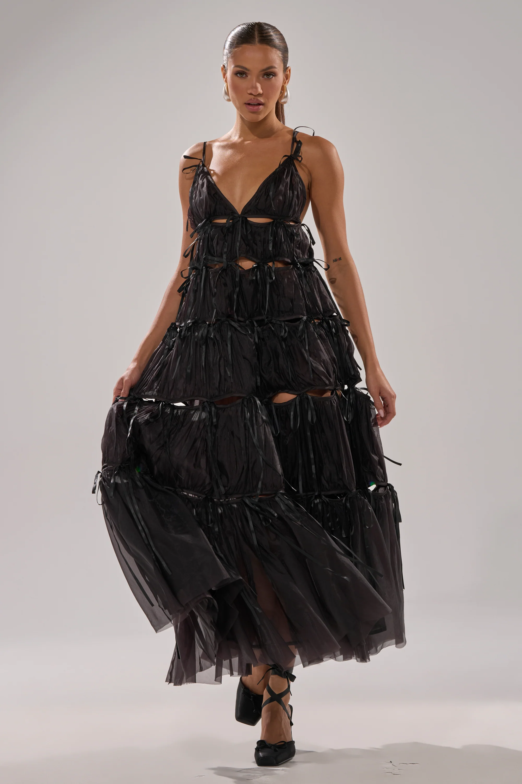 COULDN'T BE ME IF YOU TRIED TIE MAXI DRESS IN BLACK - Image 3