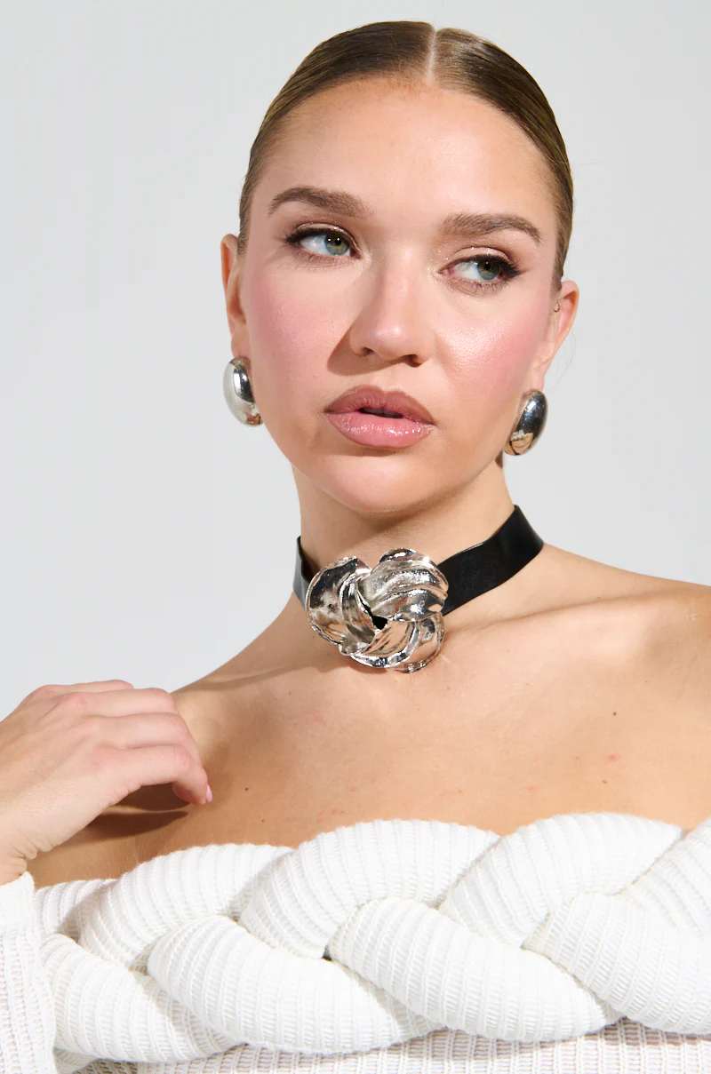 COUTURE FLOWER CHOKER NECKLACE - Image 3