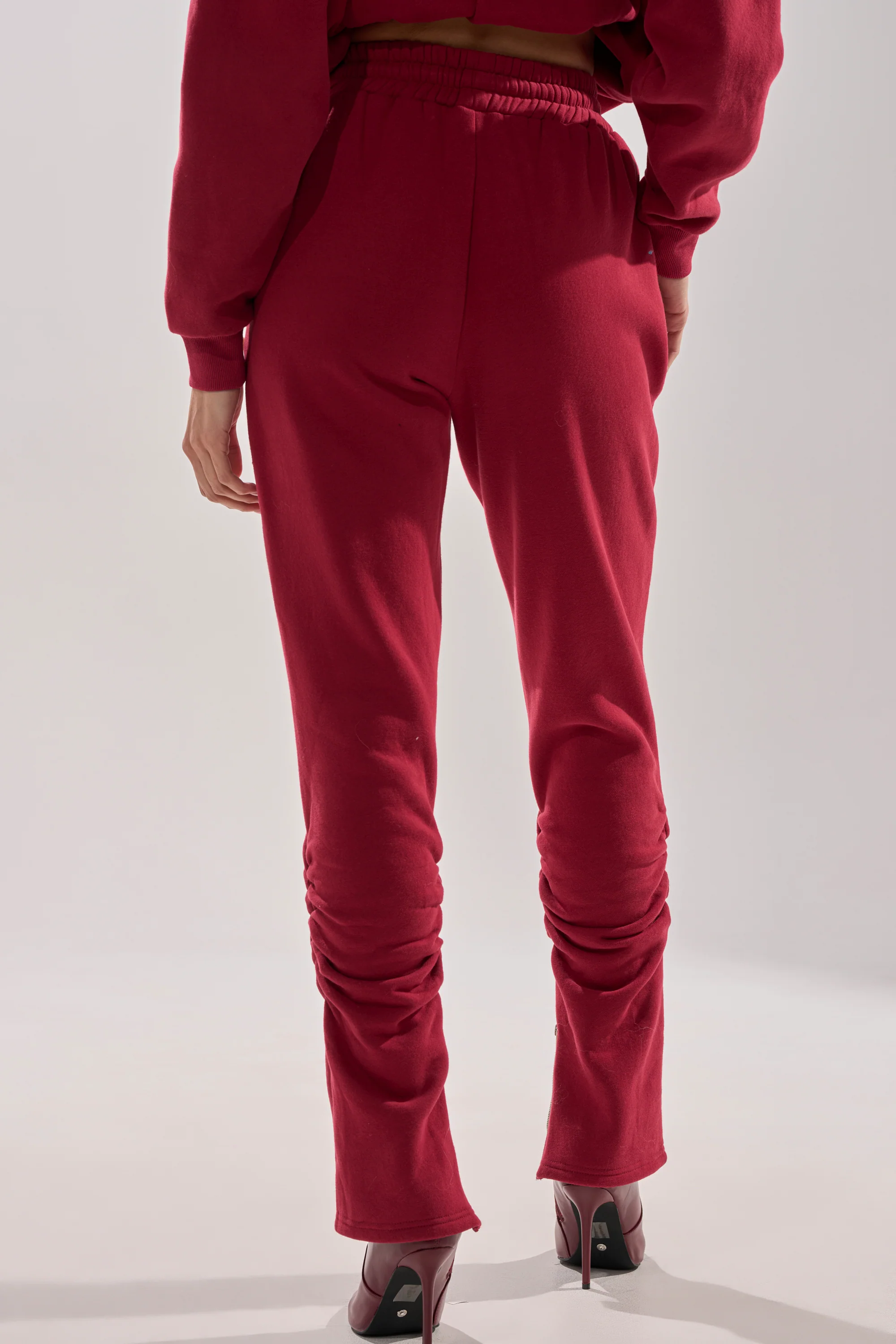 COZY HOLIDAY PEARL JOGGER IN BURGUNDY - Image 15