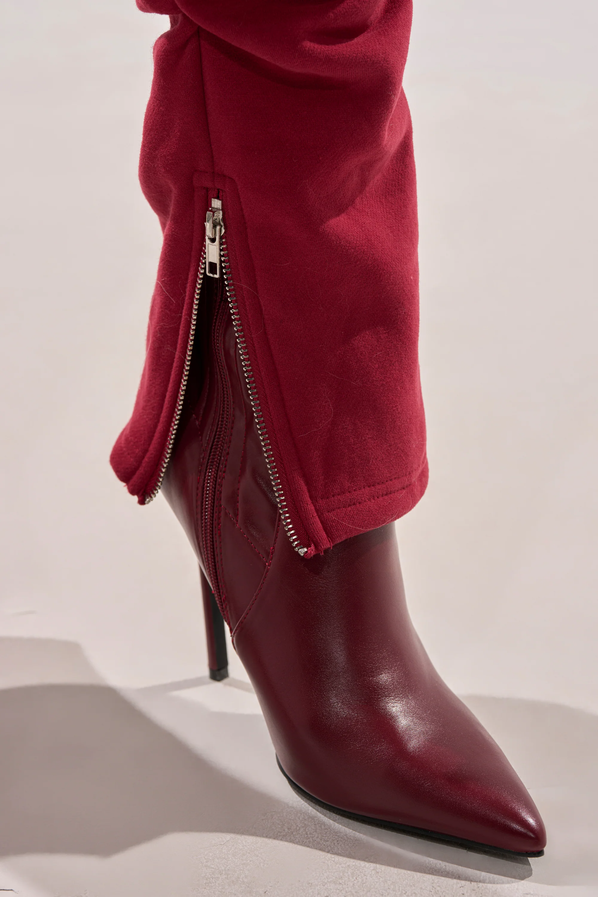 COZY HOLIDAY PEARL JOGGER IN BURGUNDY - Image 18