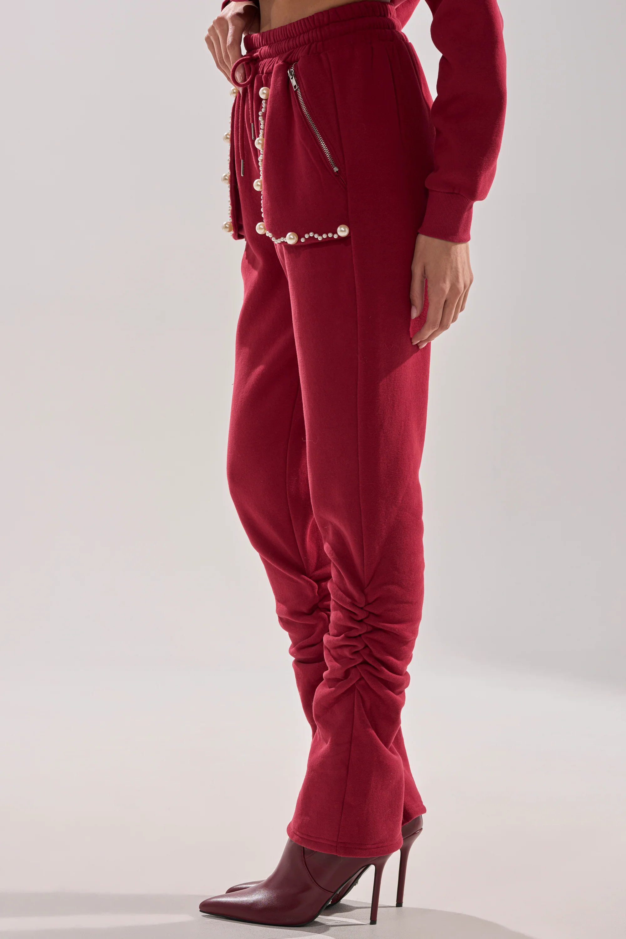 COZY HOLIDAY PEARL JOGGER IN BURGUNDY - Image 4