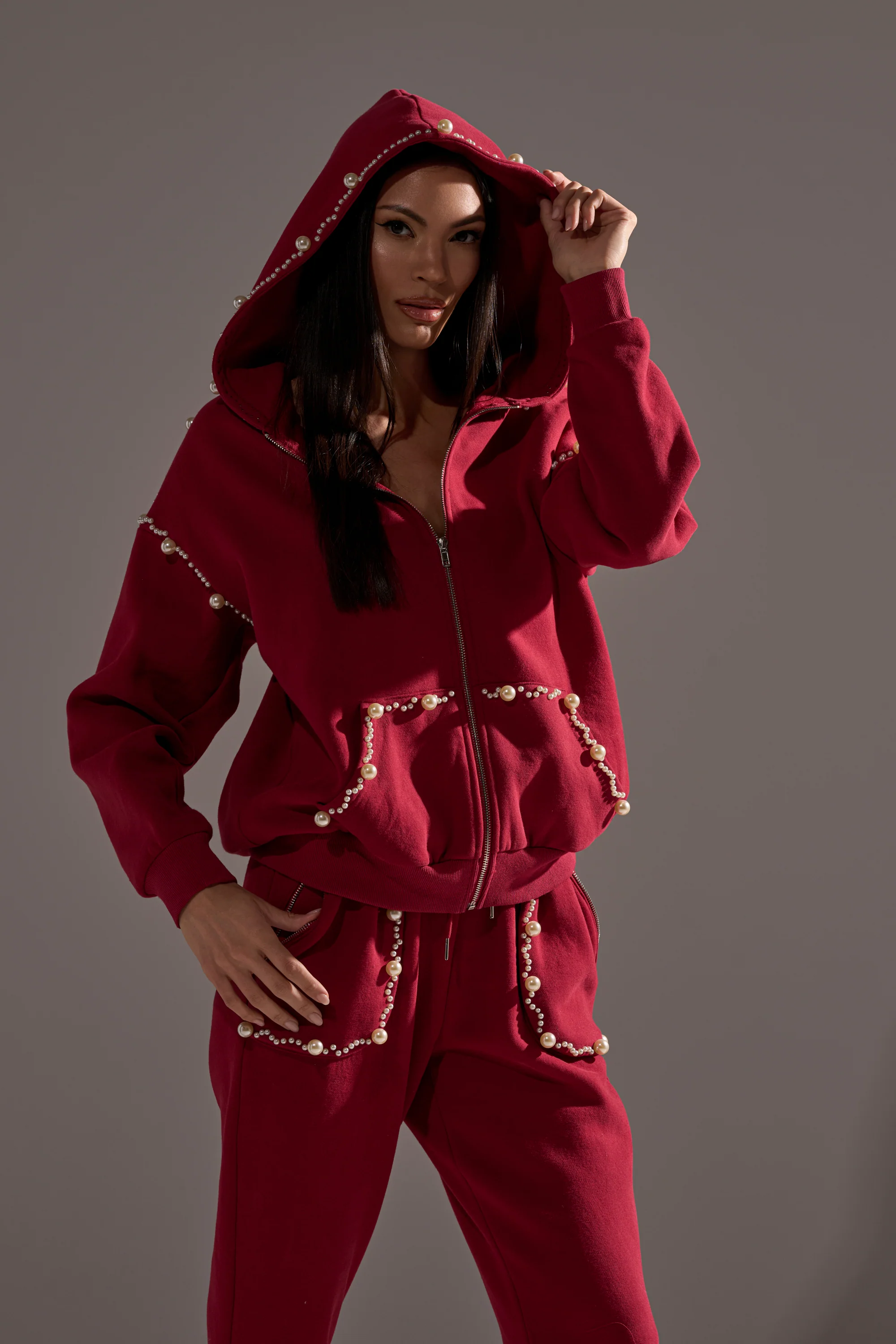 COZY HOLIDAY PEARL SWEATSHIRT IN BURGUNDY - Image 2