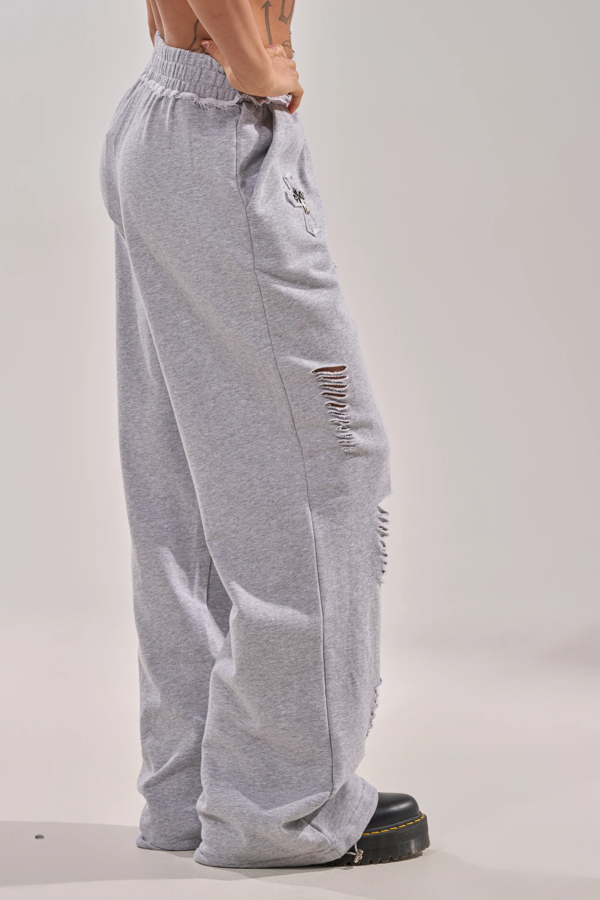 CROSSED OUT DISTRESSED WIDE LEG JOGGER - Image 4
