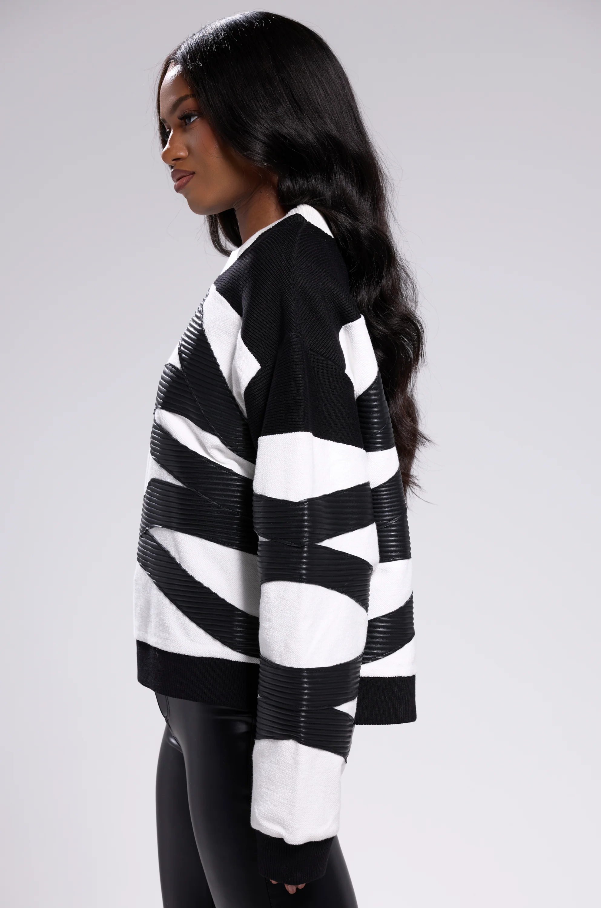 CROSSING LINES SWEATSHIRT - Image 4