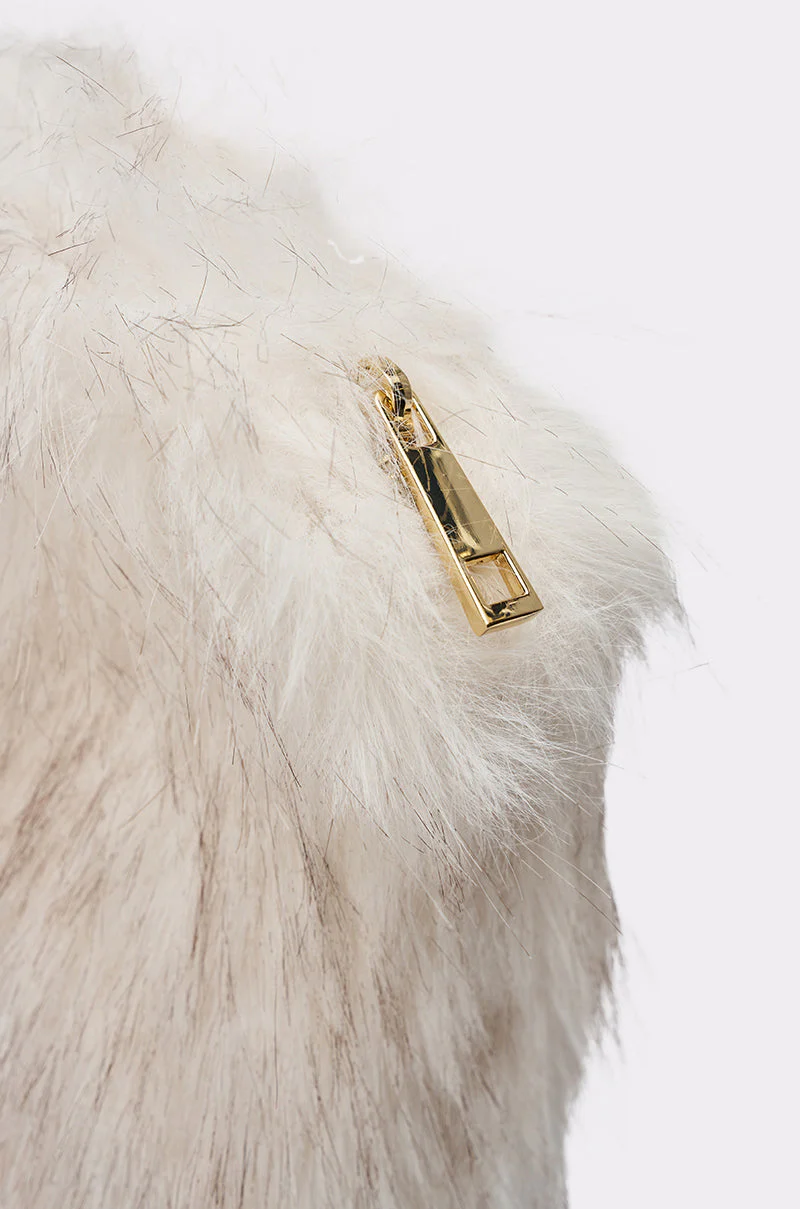 CRU FAUX FUR OVERSIZED CLUTCH - Image 4