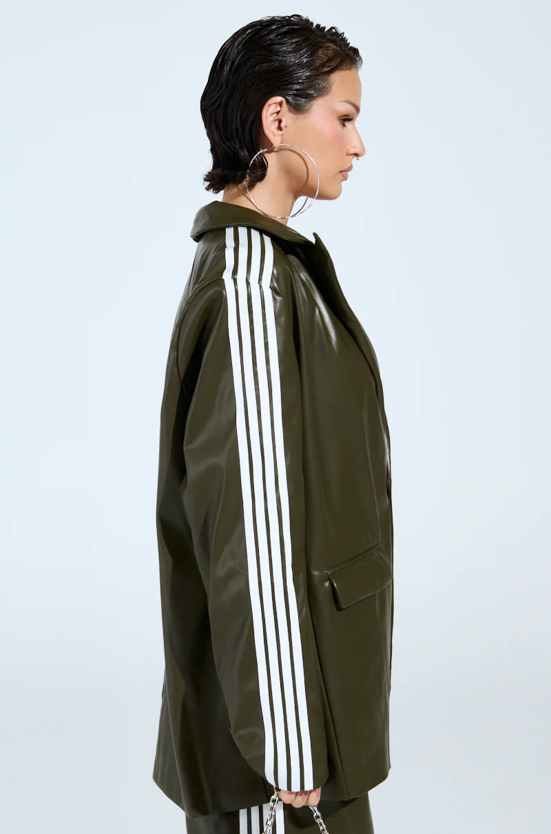 DAY TIME LOVIN OVERSIZED BLAZER IN OLIVE - Image 4