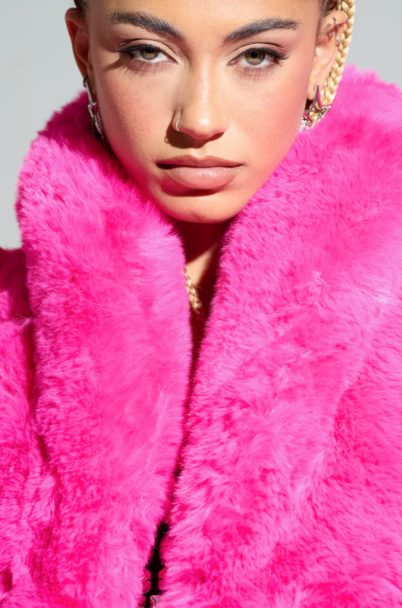 DAYANNE FAUX FUR TRENCH IN FUCHSIA - Image 7