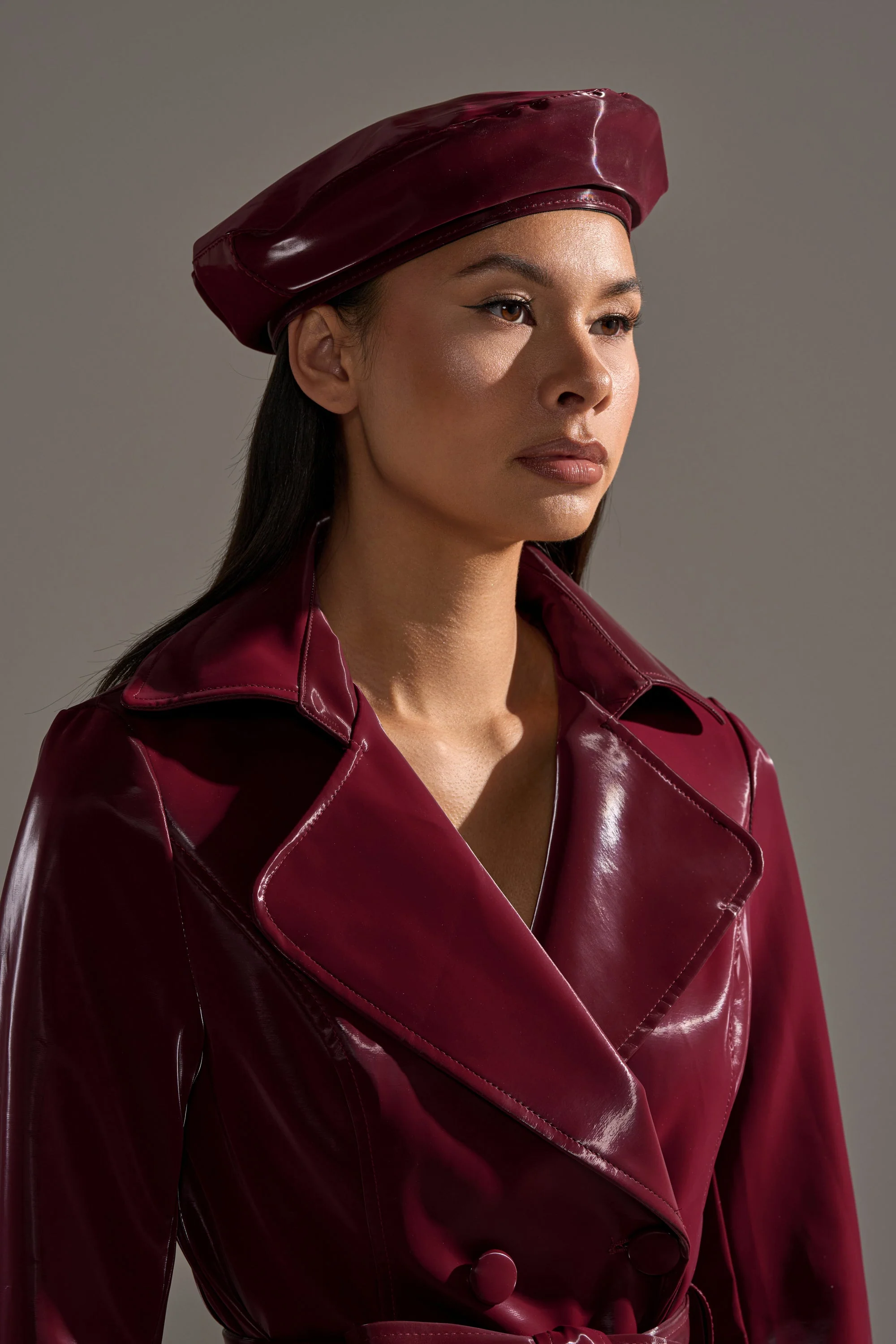 LIQUID VELVET BERET IN BURGUNDY - Image 3