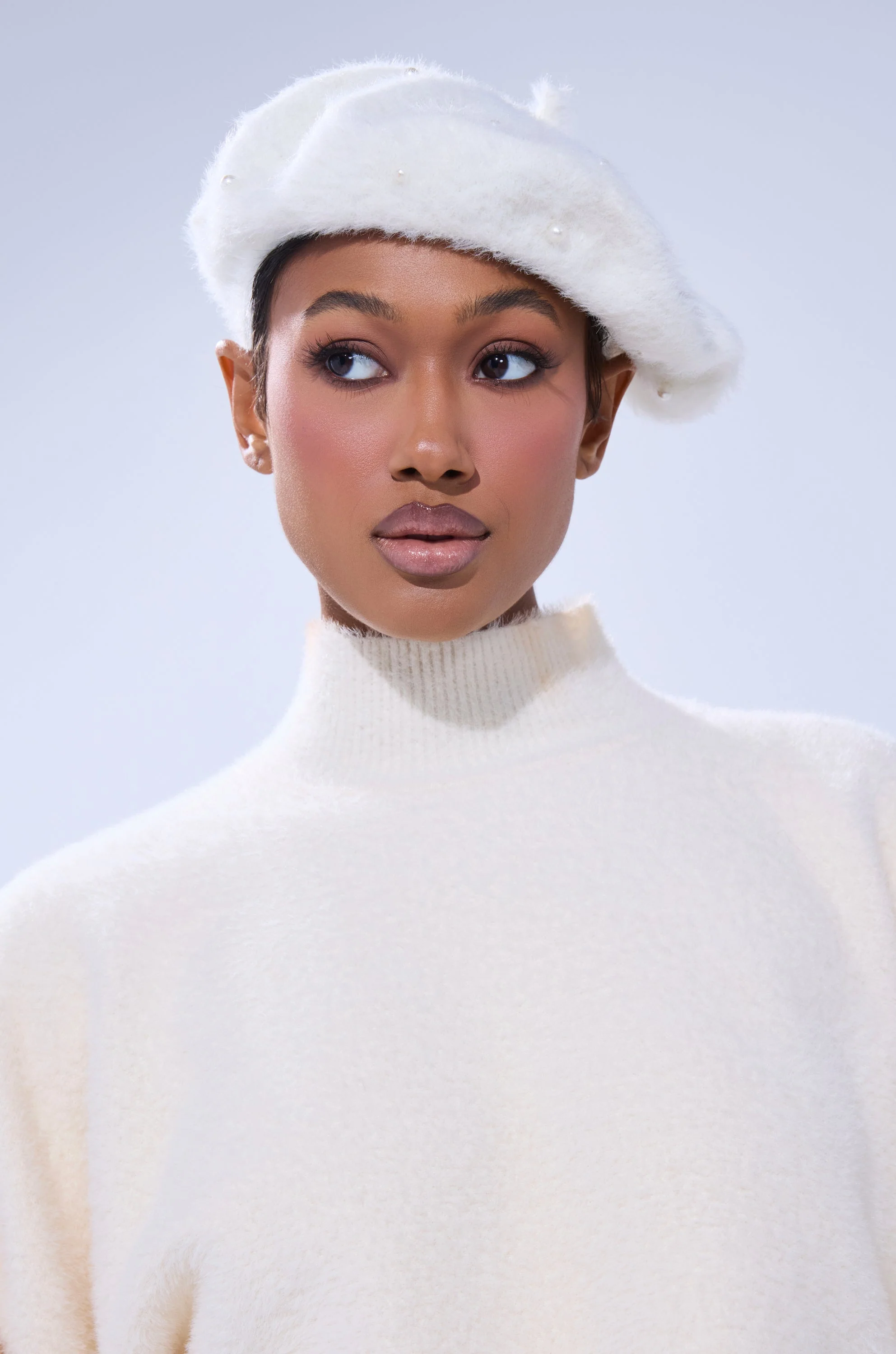 PEARLY WHITES FLUFFY BERET - Image 4