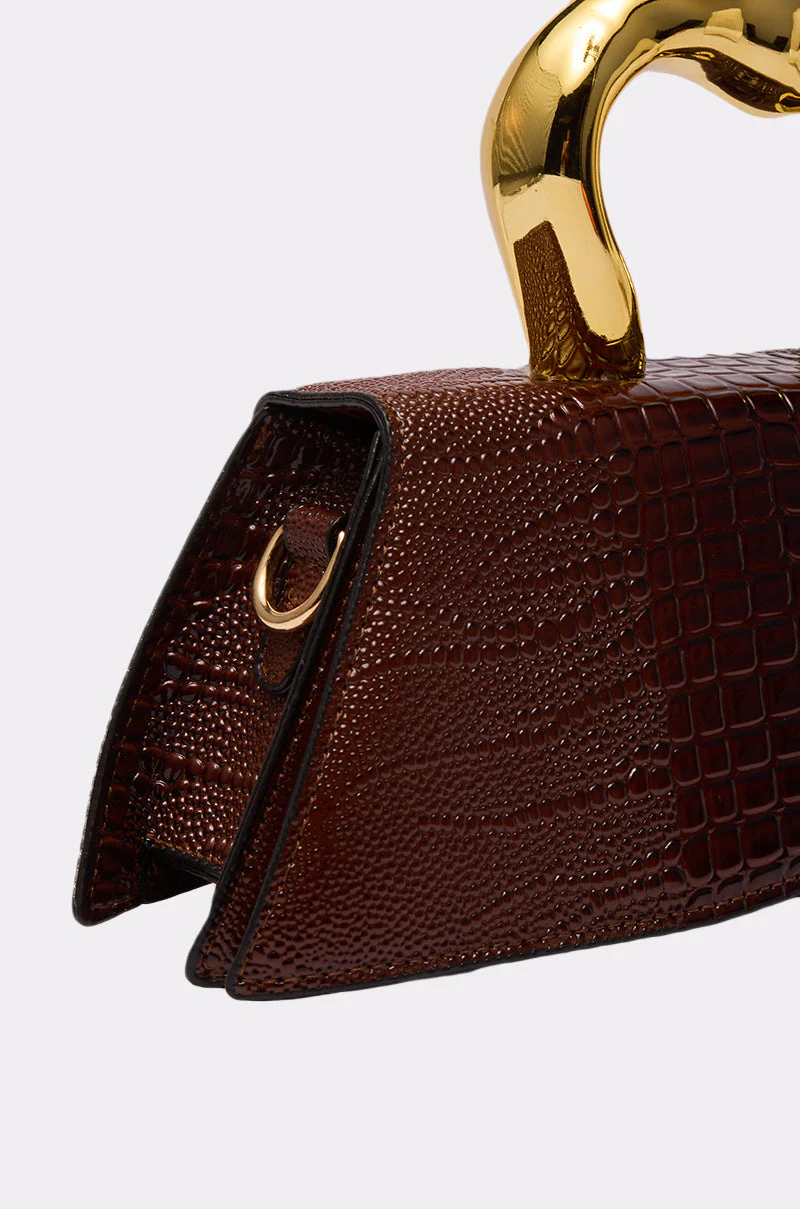 DOESNT DESERVE ME PURSE - Image 4