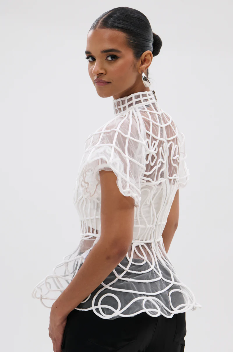 DOLL FACE SHORT SLEEVE STRUCTURED BLOUSE - Image 4