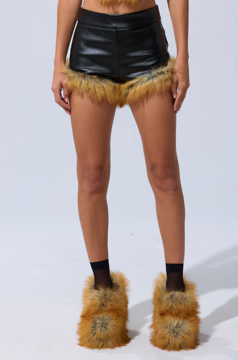 DONT TOUCH SHORT WITH FUR TRIM - Image 4