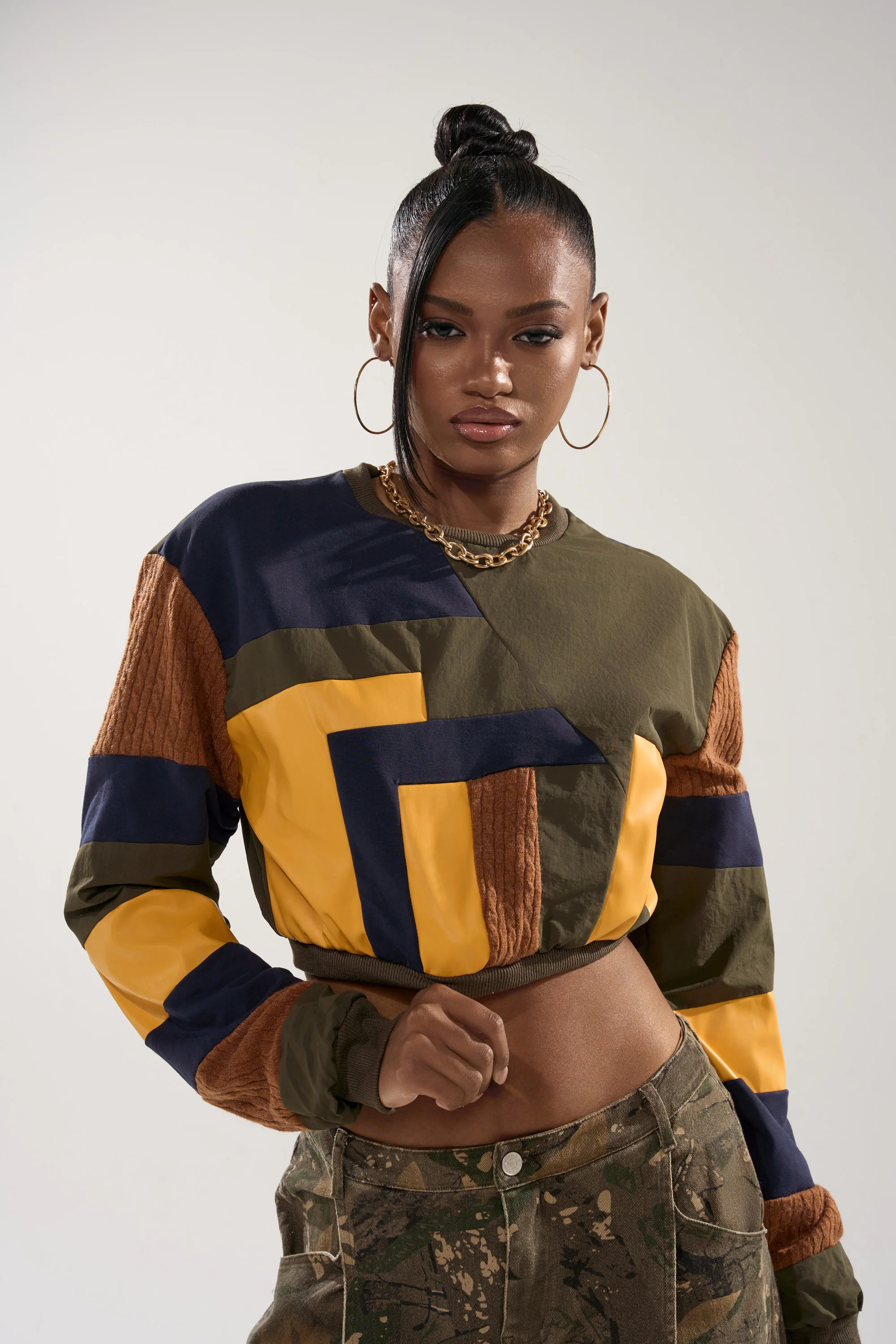 DORA COLOR BLOCKED CROP SWEATSHIRT - Image 3